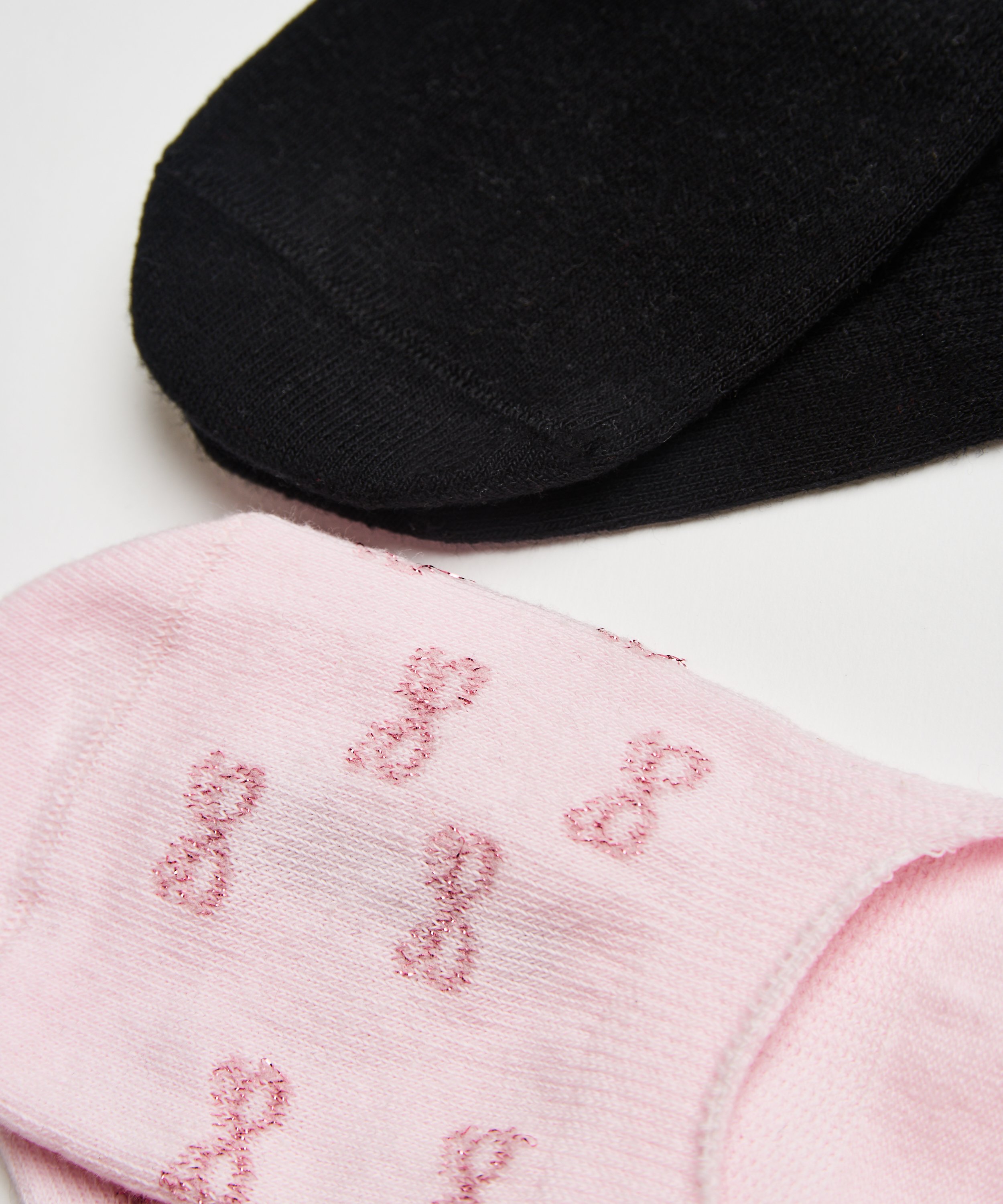 2 Par Footsies, Rosa, main