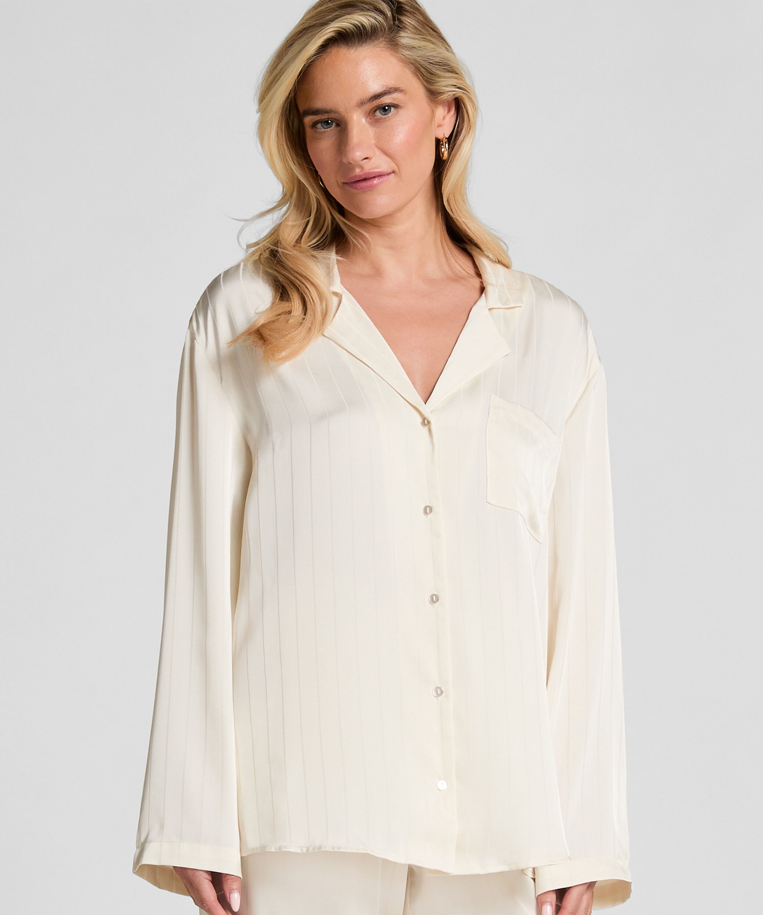 Satinjacka med smala ränder