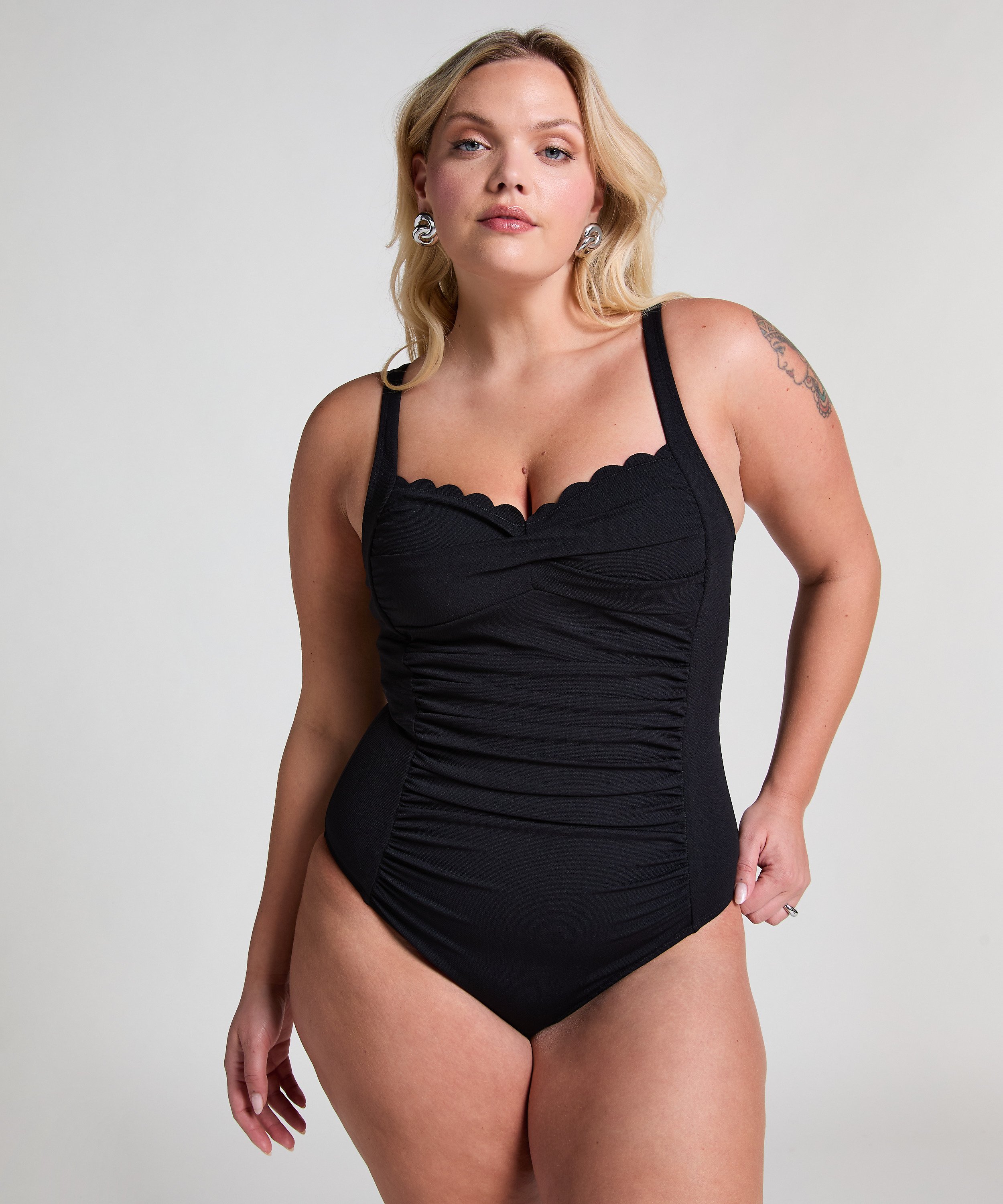 Baddräkt Shaping Scallop, Svart, main