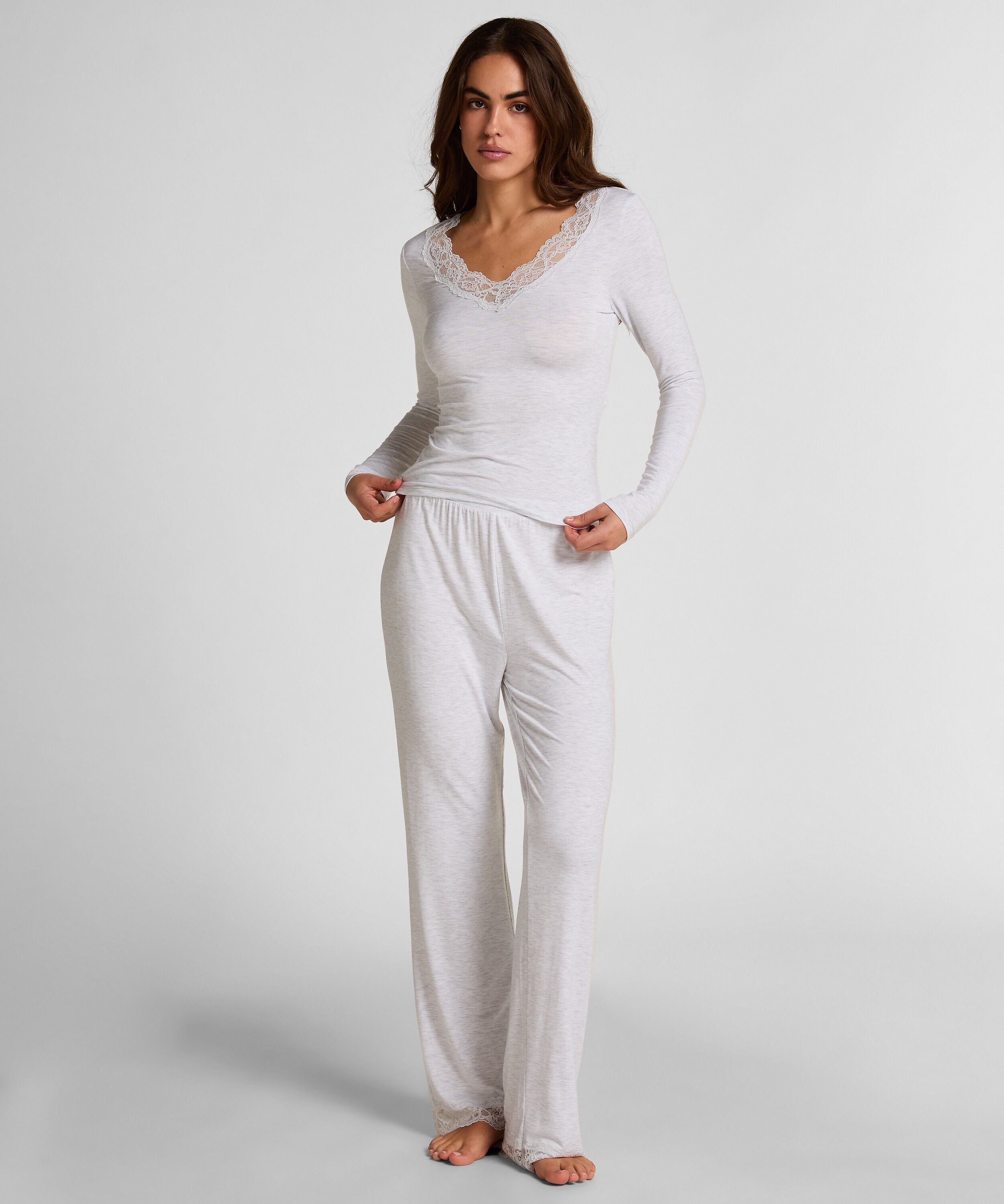 Pyjamasset, Grå