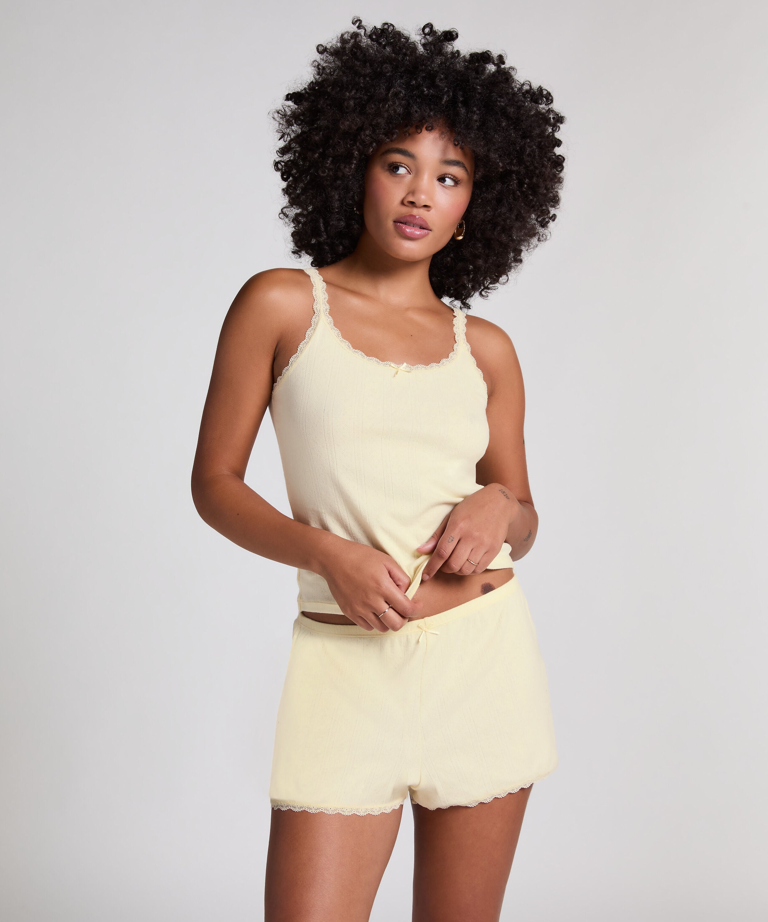Pointelle-shorts, Gul