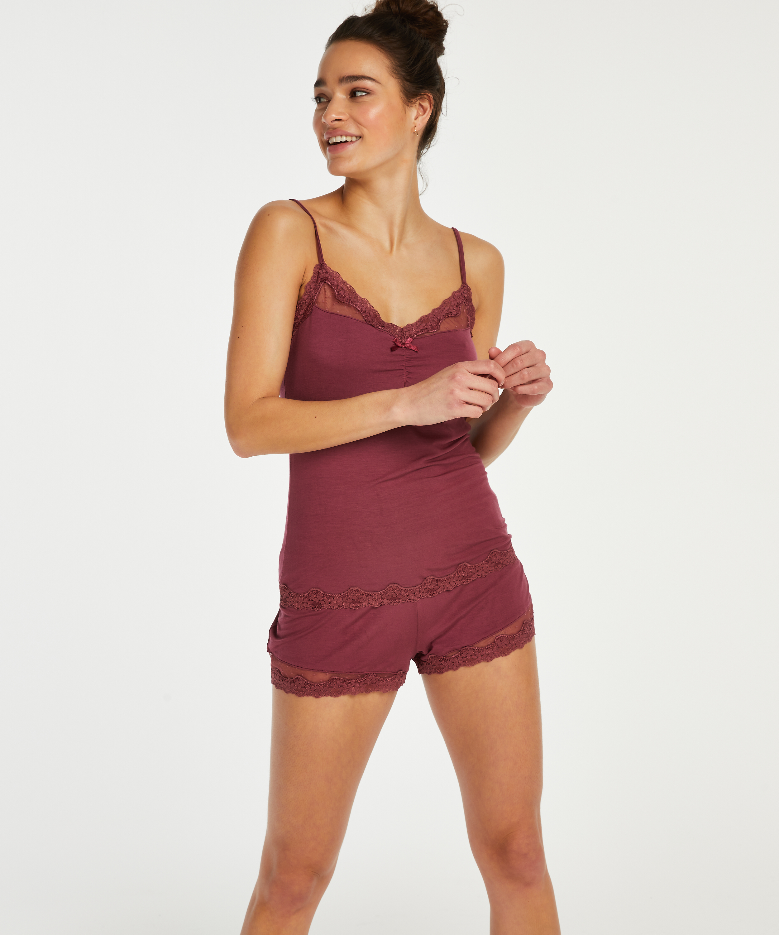 Pyjamasset, R&ouml;d, main