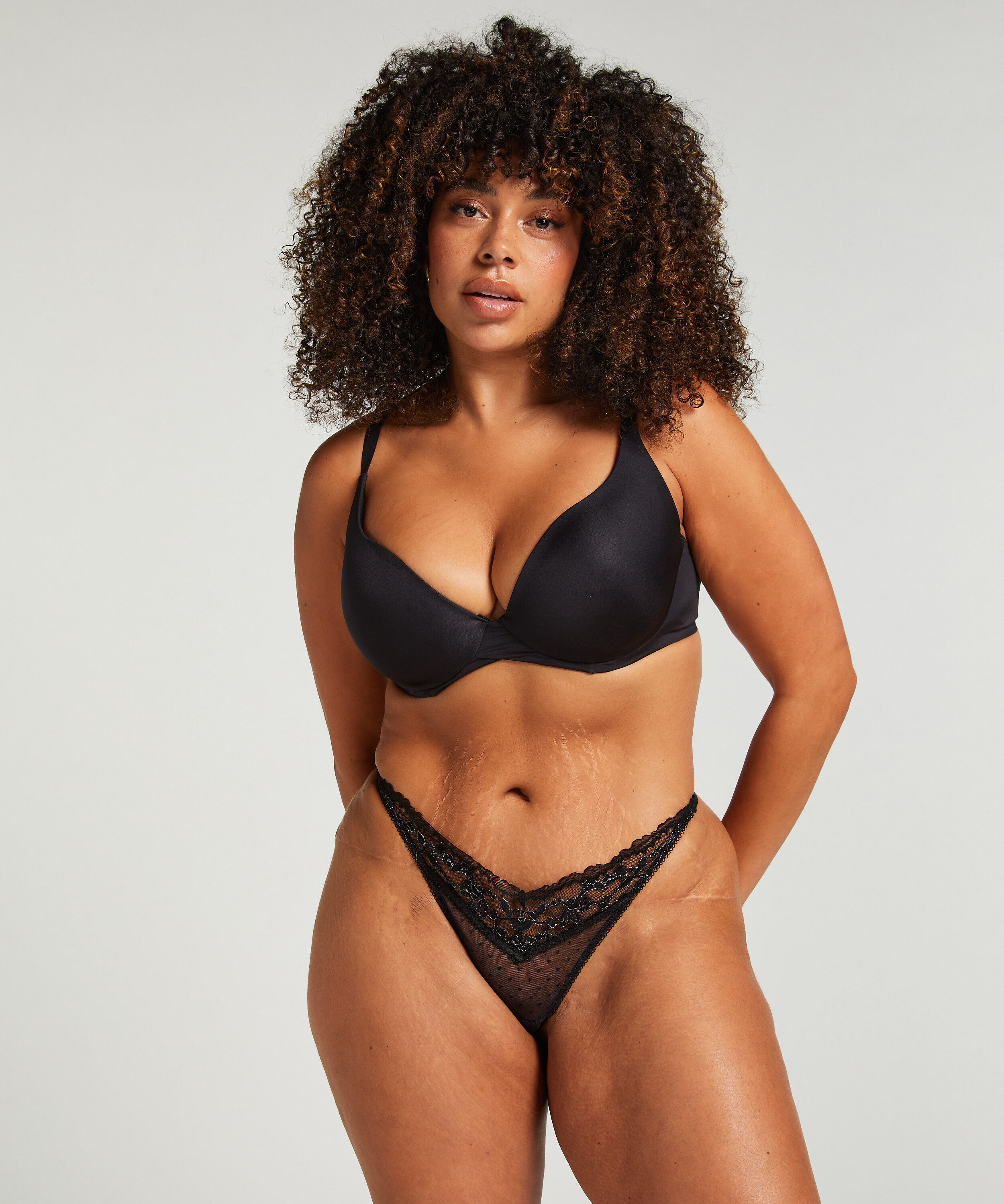 Stringtrosa Alina, Svart