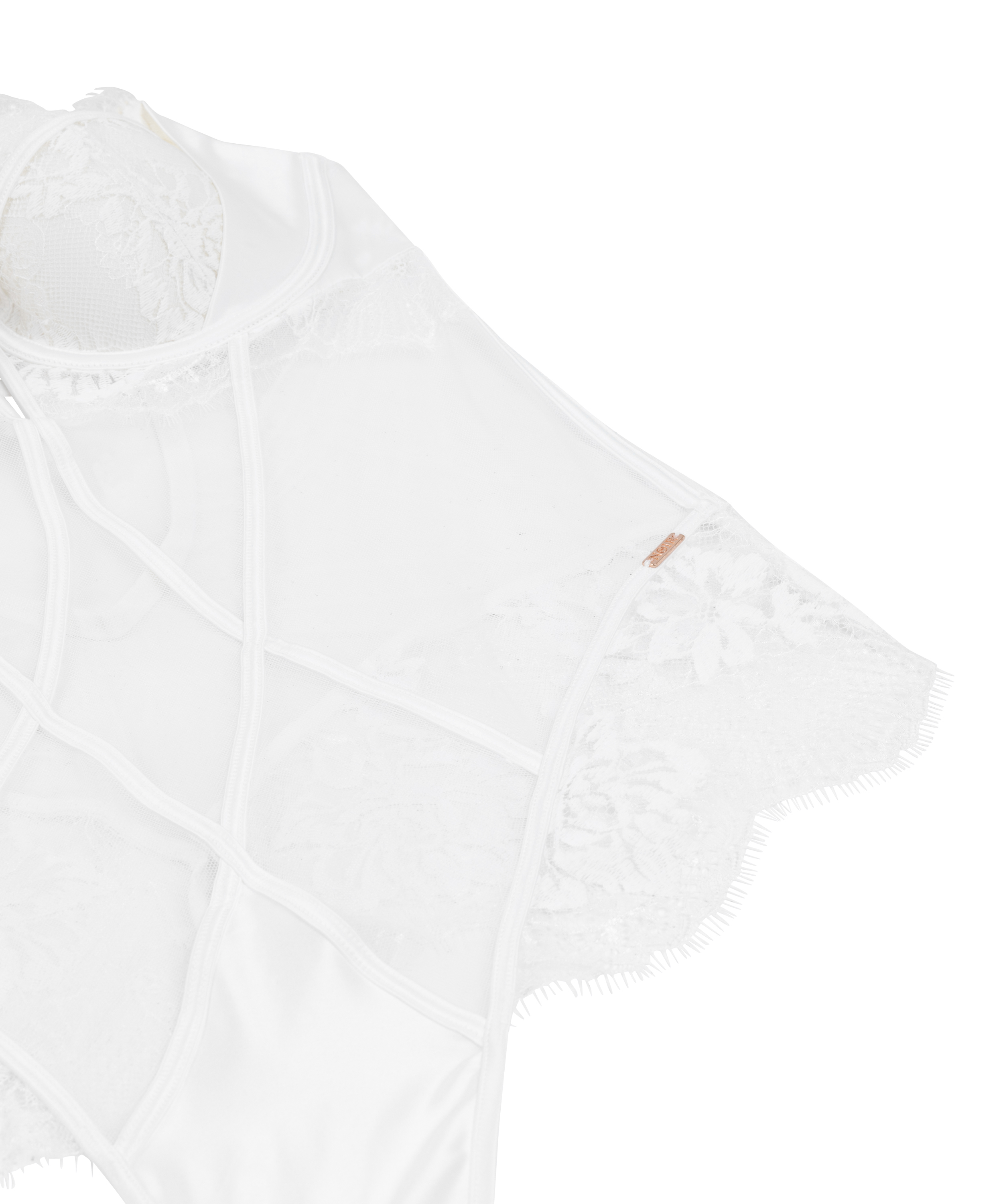 Body Tiah, Vit, main