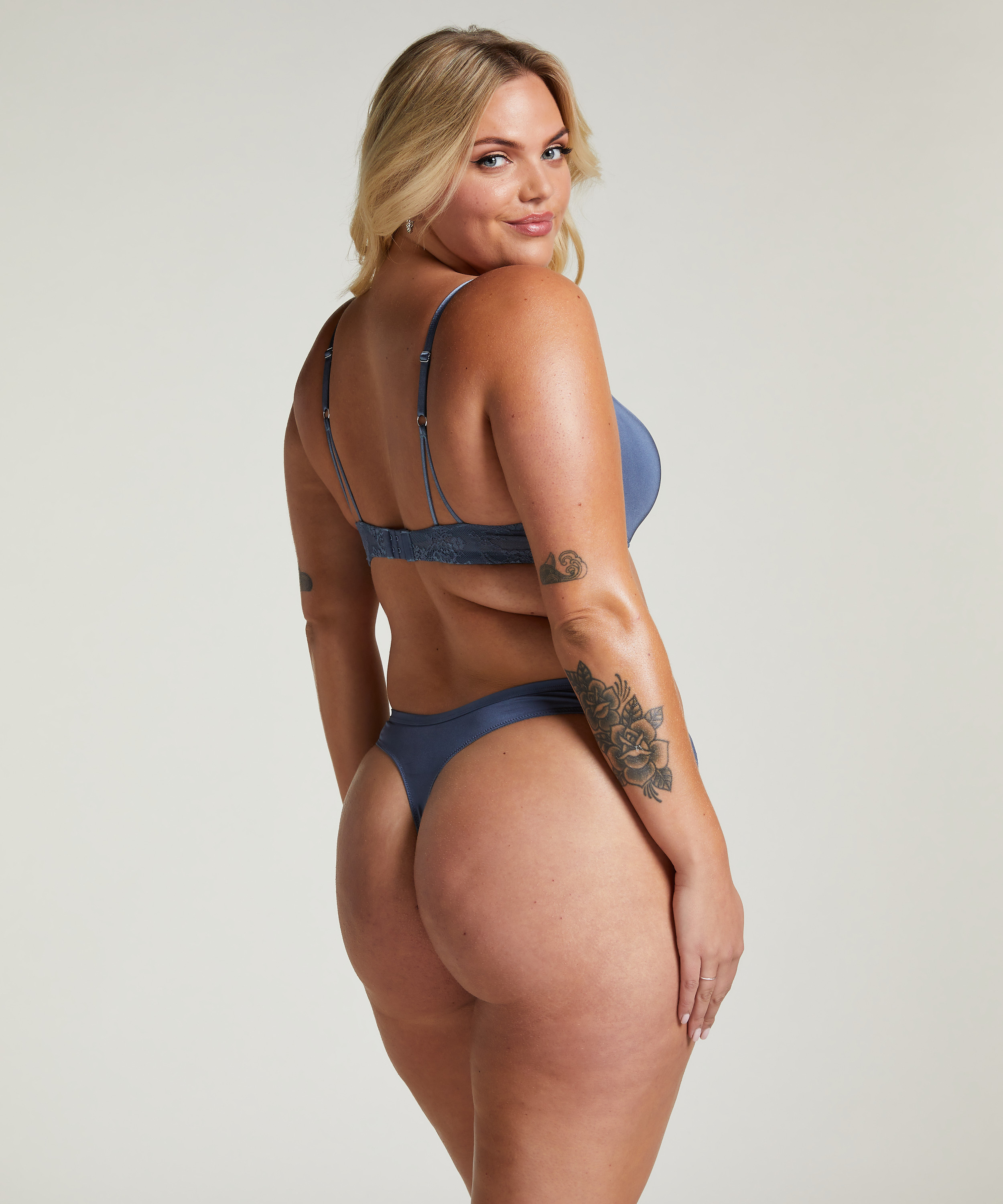 Formad bygelbh Lea, Gr&aring;, main