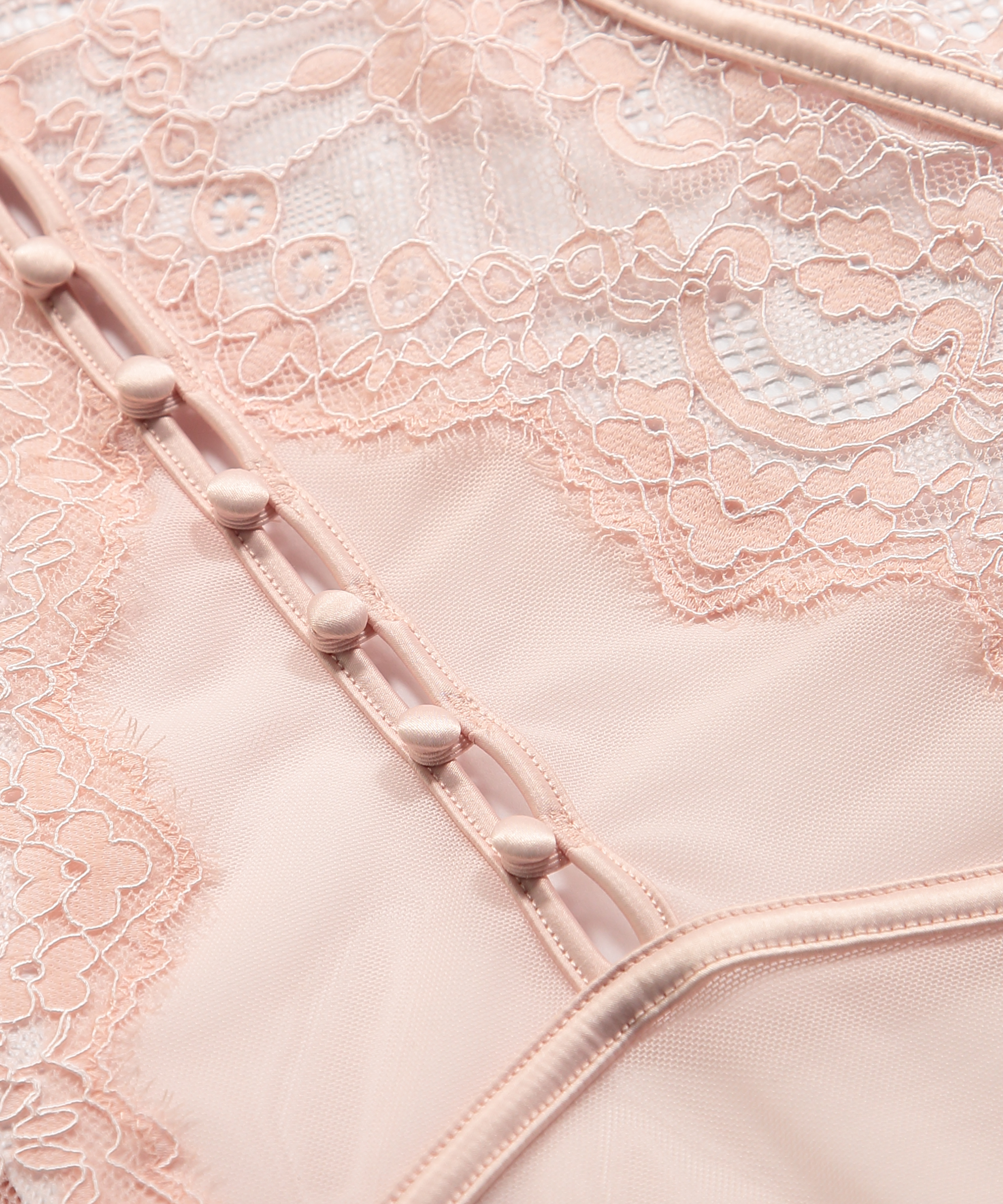 Amelia Body, Rosa, main