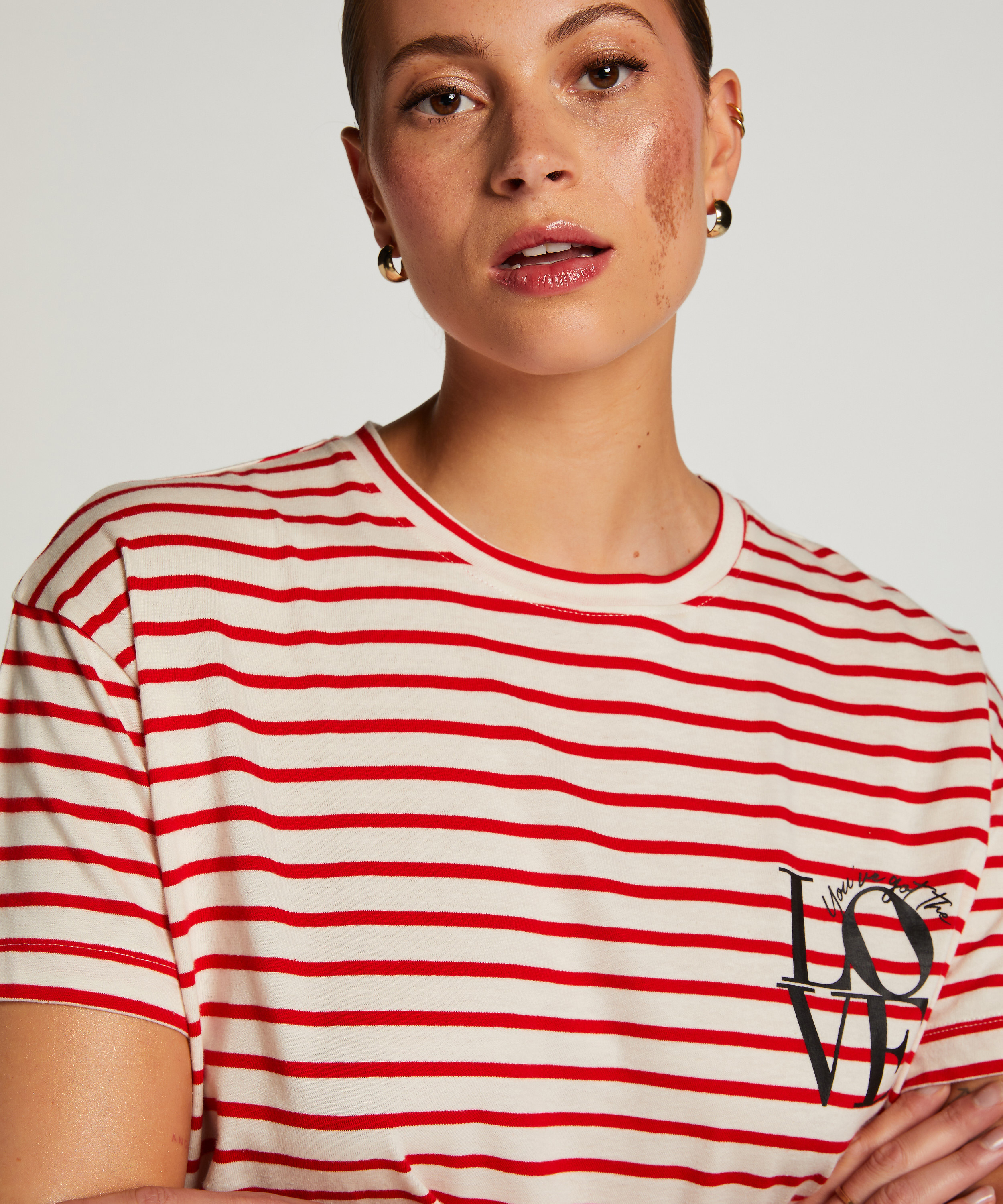 Nattskjorta med rund hals, Röd, main