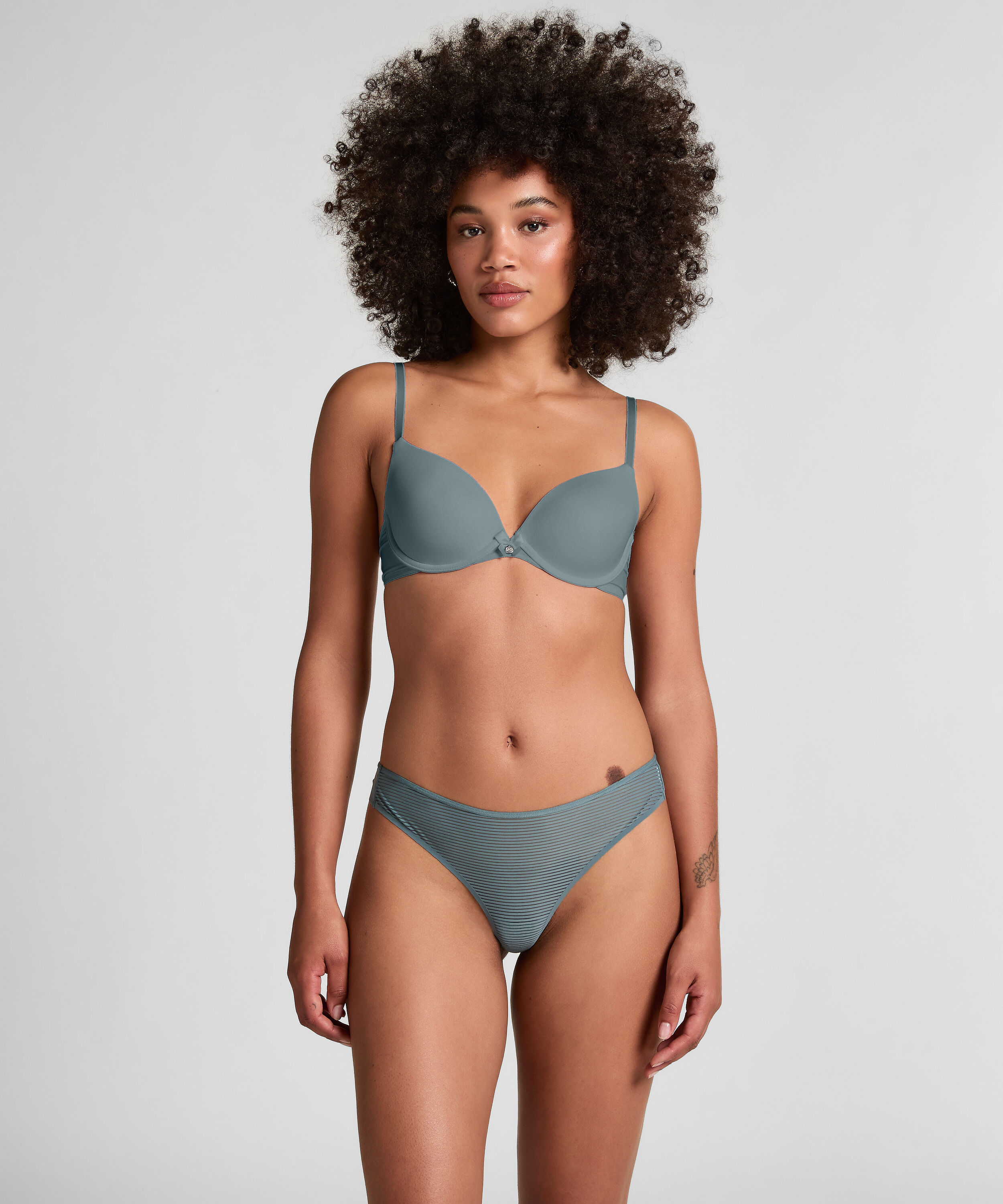 Stringtrosa Invisible Stripe Mesh, Grå Stringtrosa Invisible Stripe Mesh, Grå