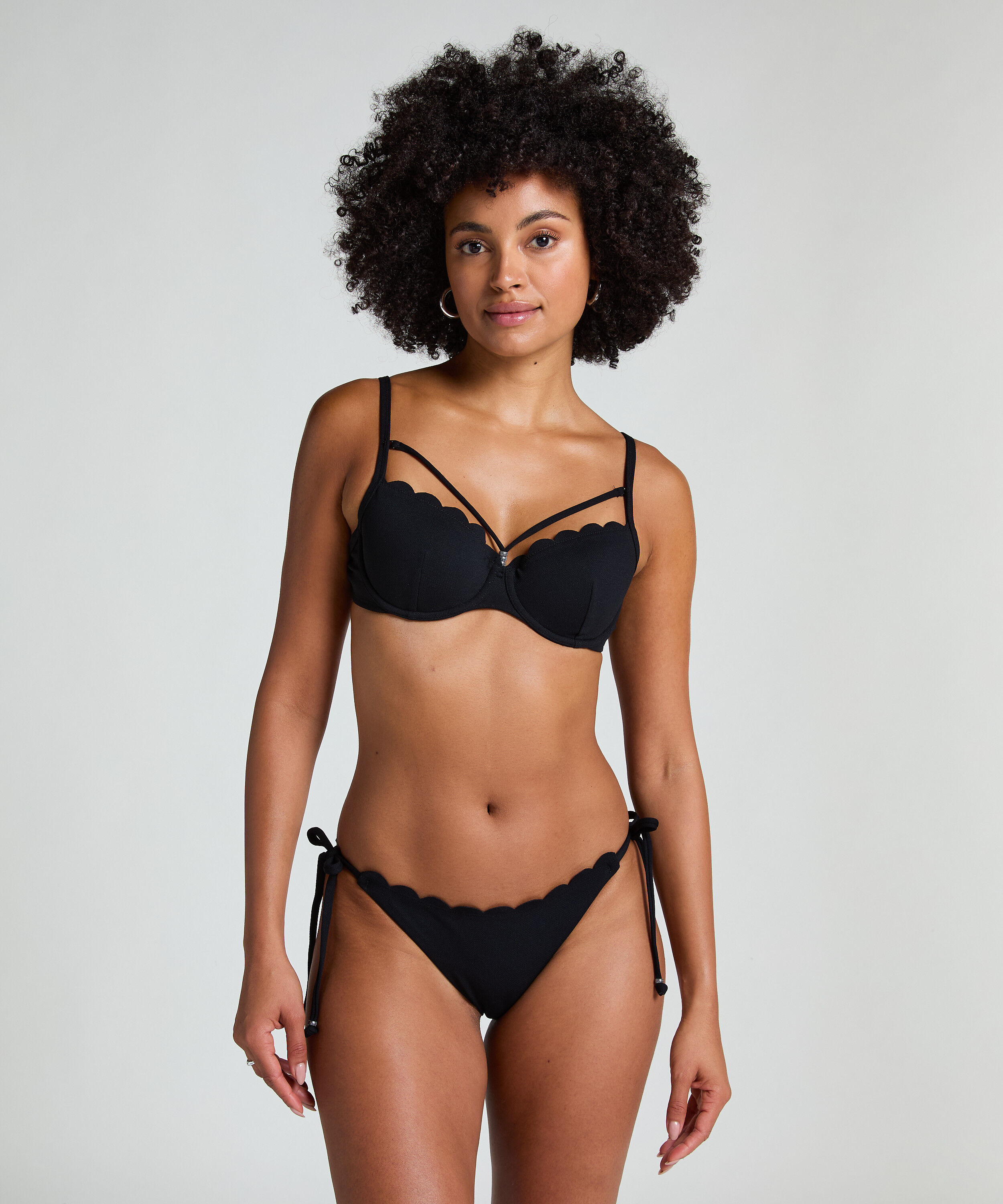 Bikinitrosa Scallop, Svart