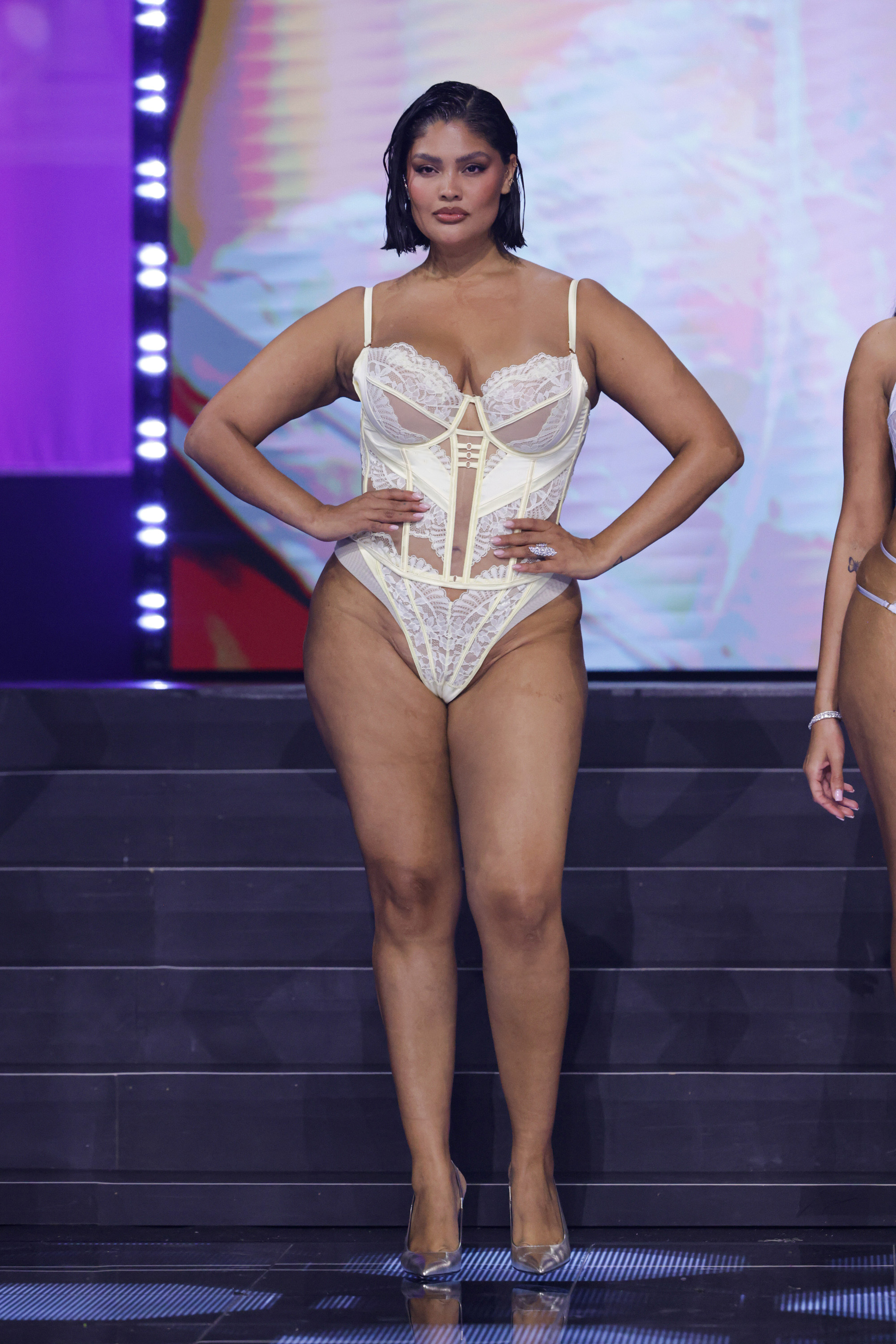 Stringtrosa Almendra, Gul, main