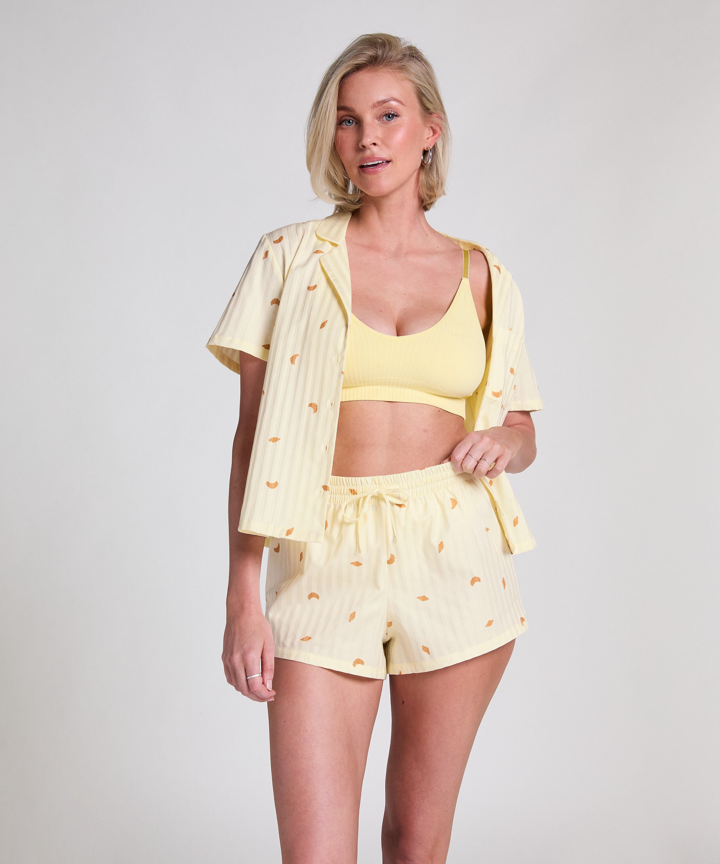 Bomullsshorts, Gul