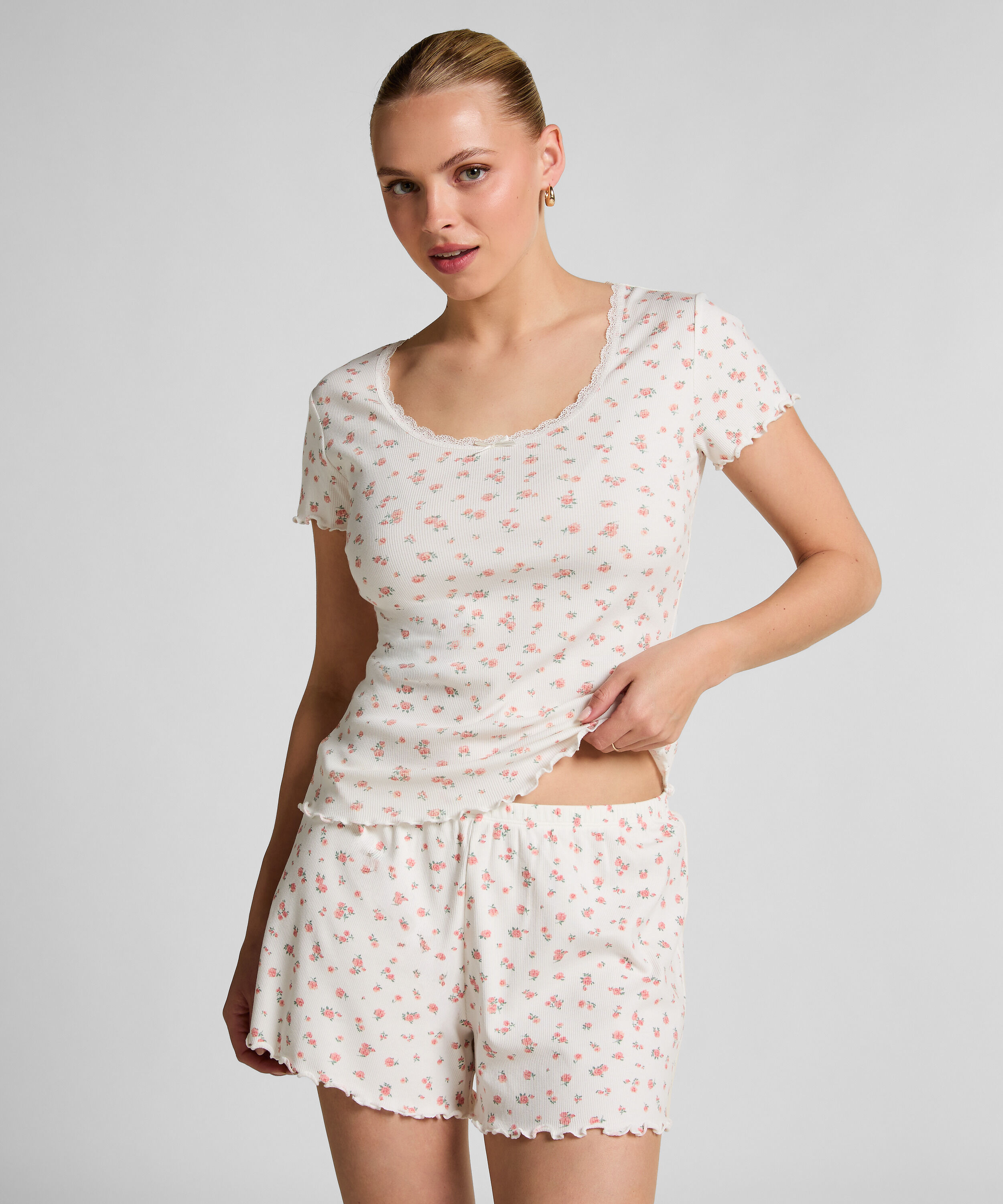 Ribbstickade pyjamasshorts, Vit