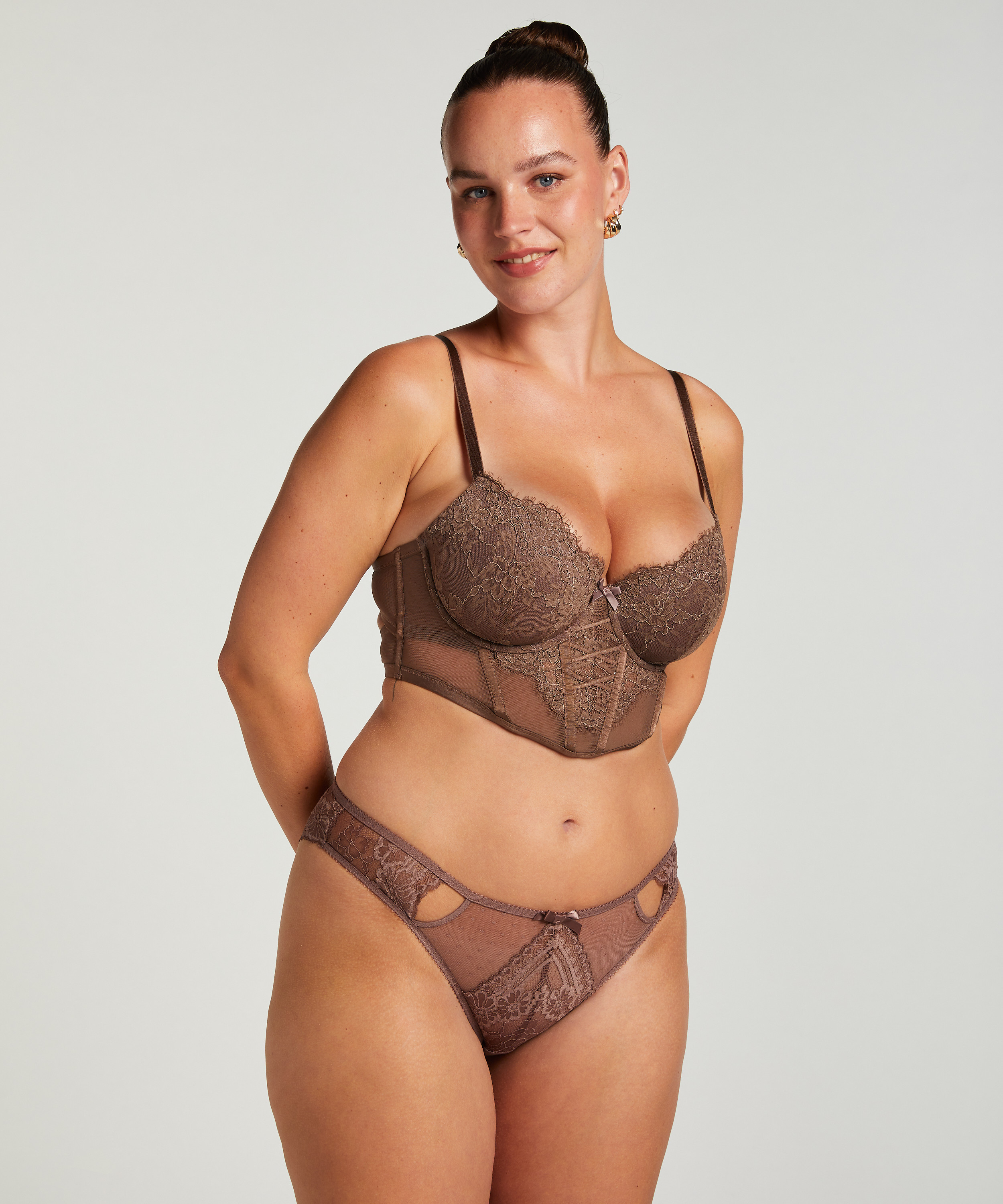 Sylvie brazilian-trosa, Brun, main