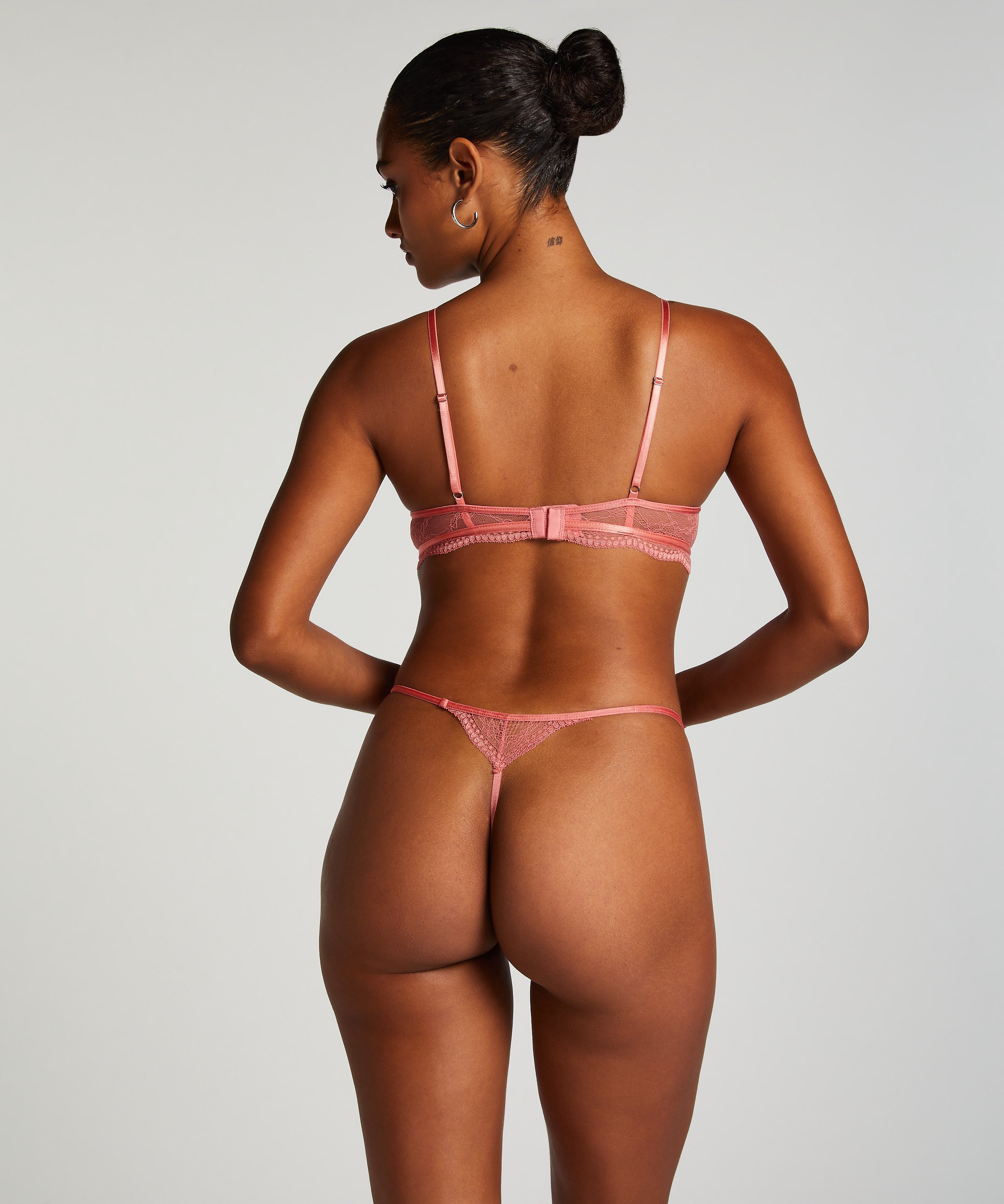 Stringtrosa Isabelle, Rosa, main