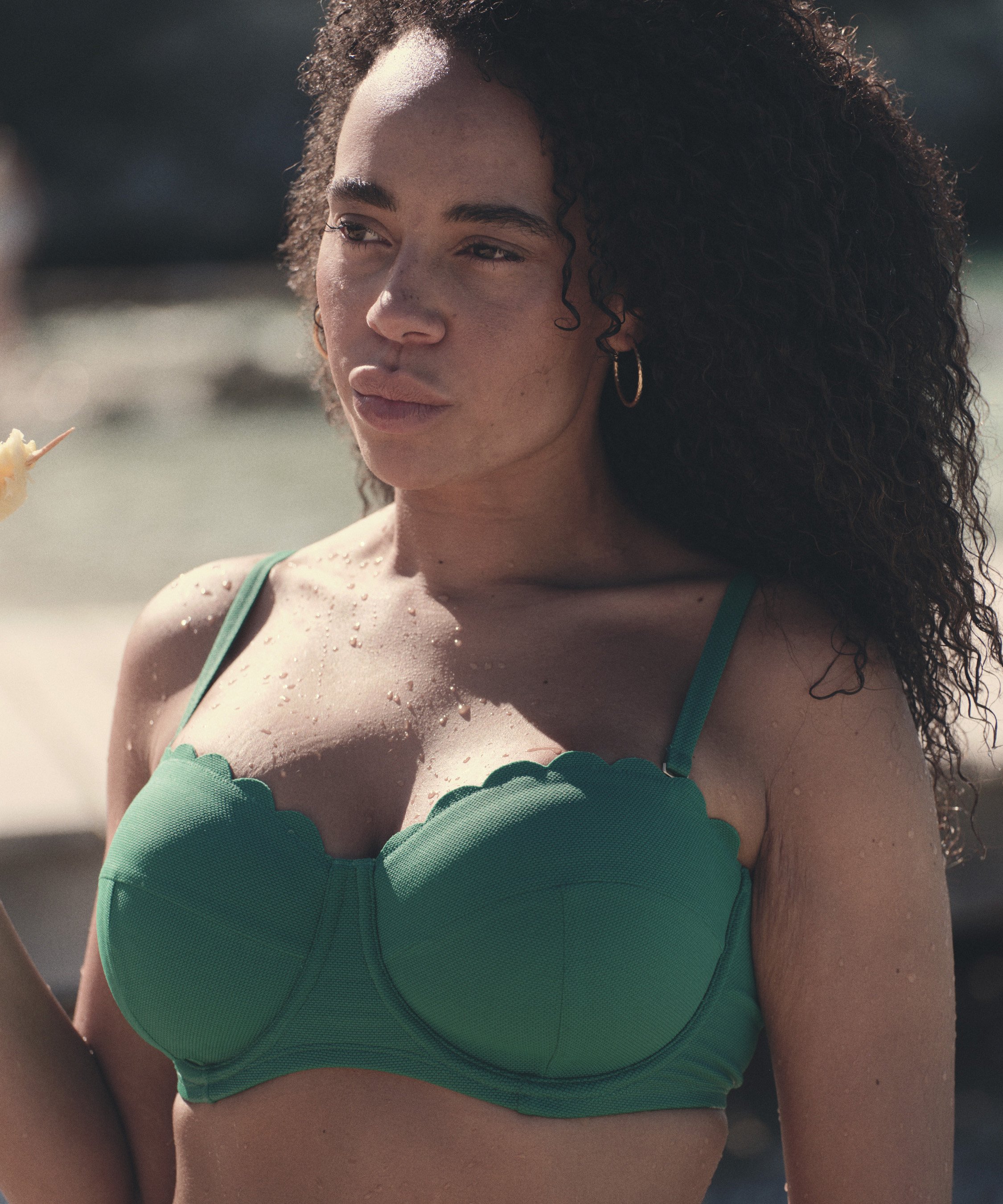 Vadderad axelbandslös bikinitopp med bygel Scallop Storlek E +, Grön, main