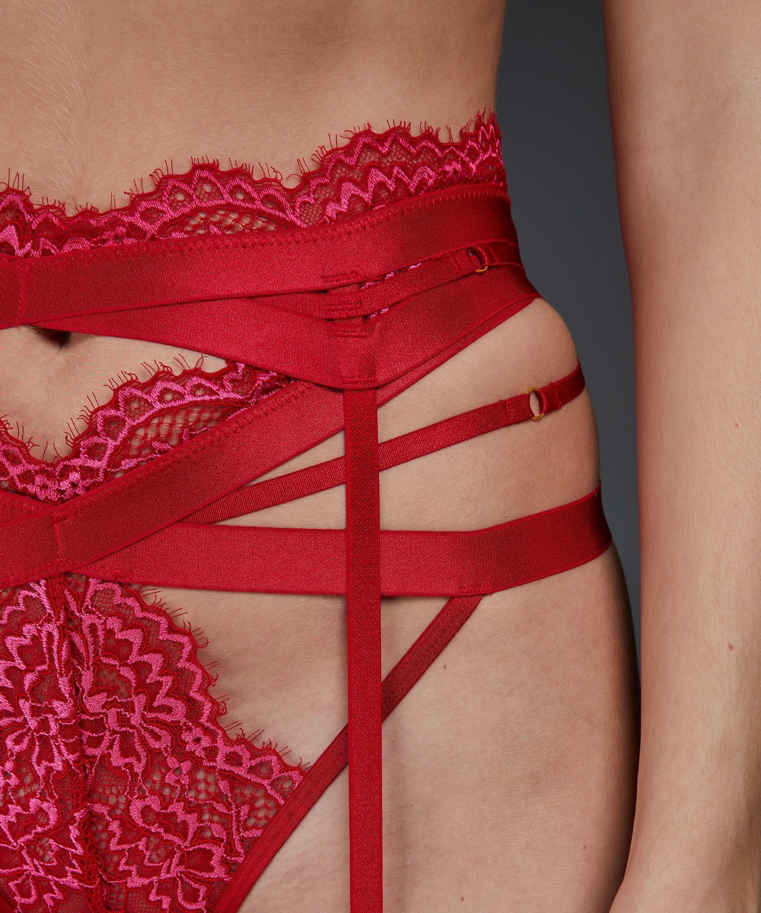 Chasity strumpeband, Röd, main