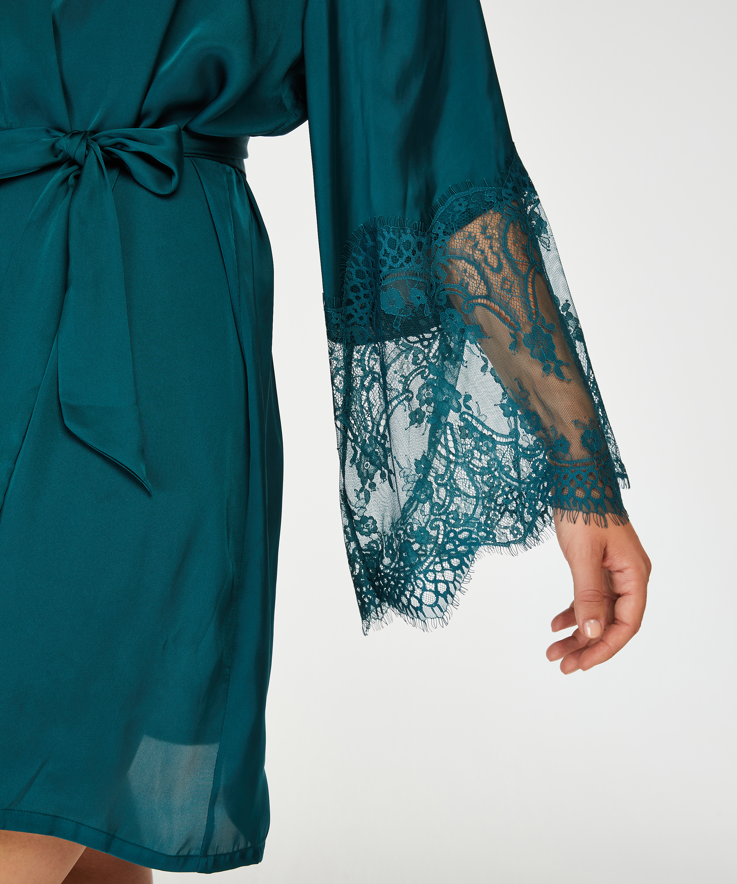 Kimono Satin, Bl&aring;, main
