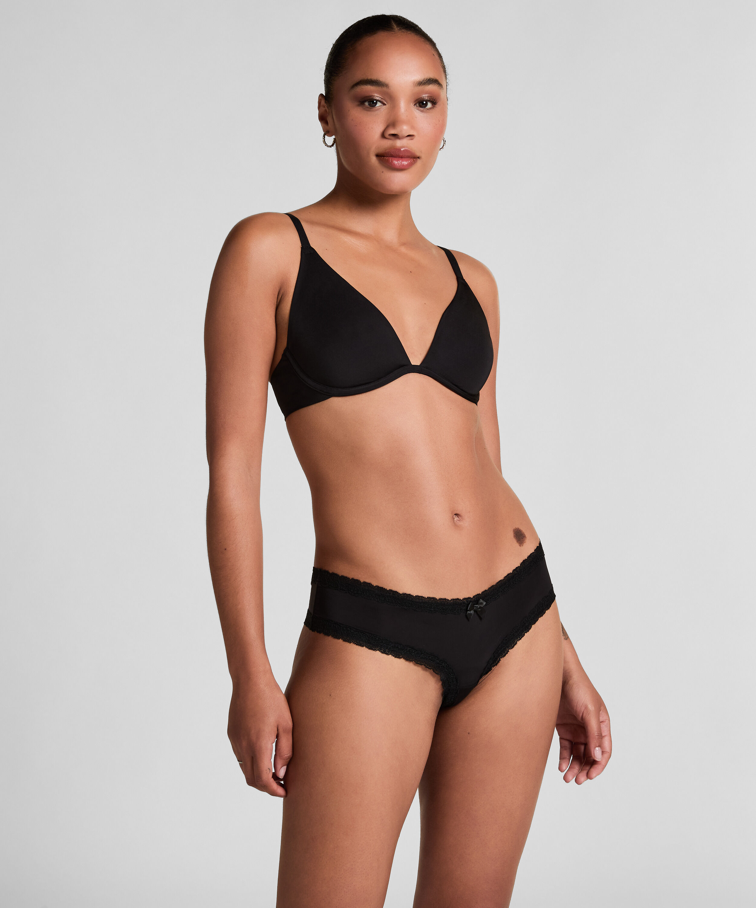 V-formad Brazilian London, Svart