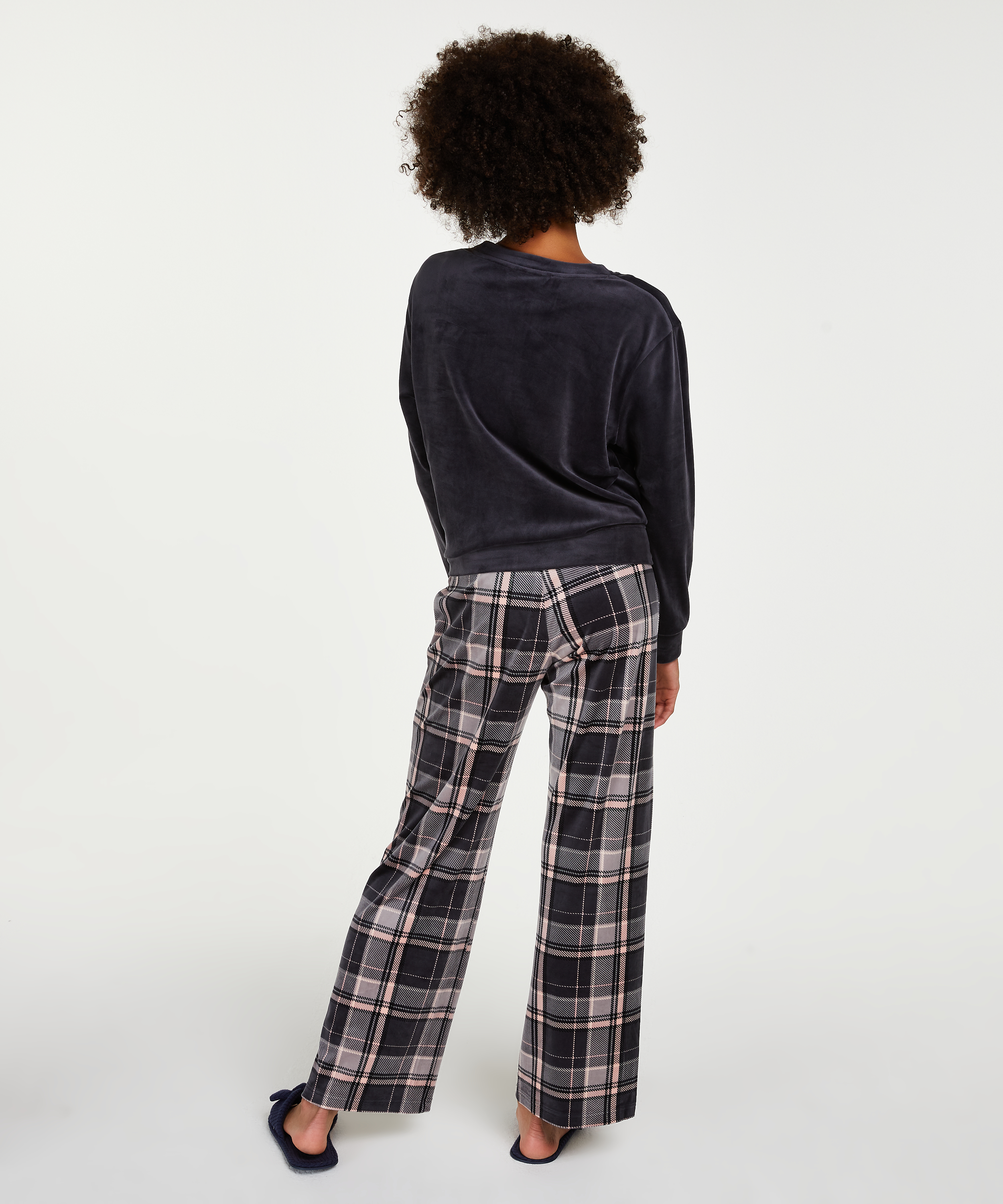 Pyjamasset i sammet, Gr&aring;, main