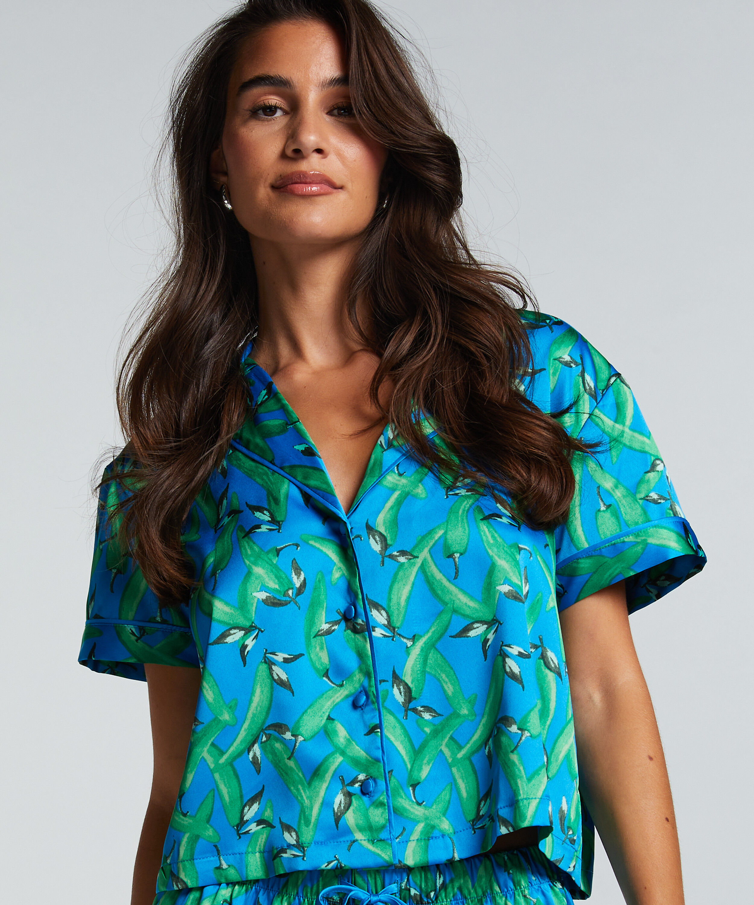 Kort&auml;rmad jacka i Satin, Bl&aring;