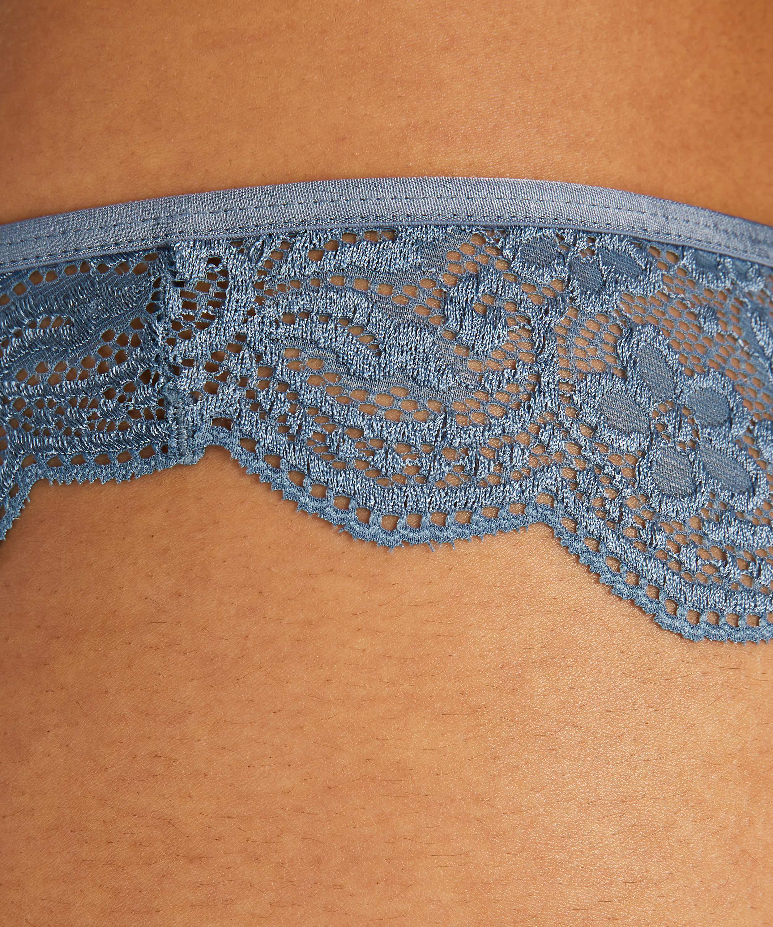 Högt skuren braziliantrosa, blå, main