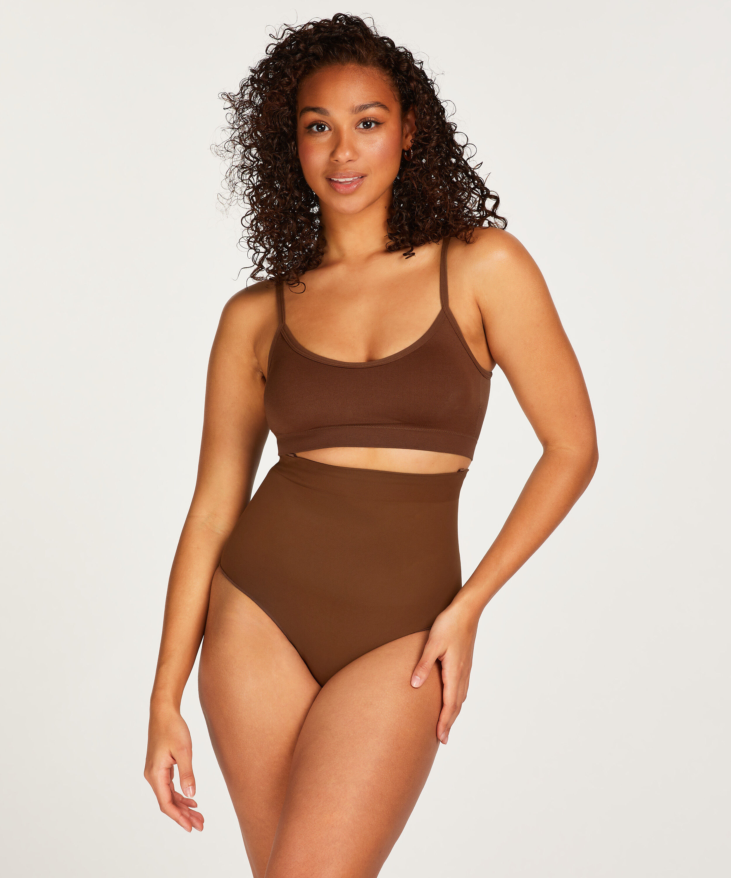 S&ouml;ml&ouml;s f&ouml;rb&auml;ttrande stringtrosa med h&ouml;g midja, R&ouml;d