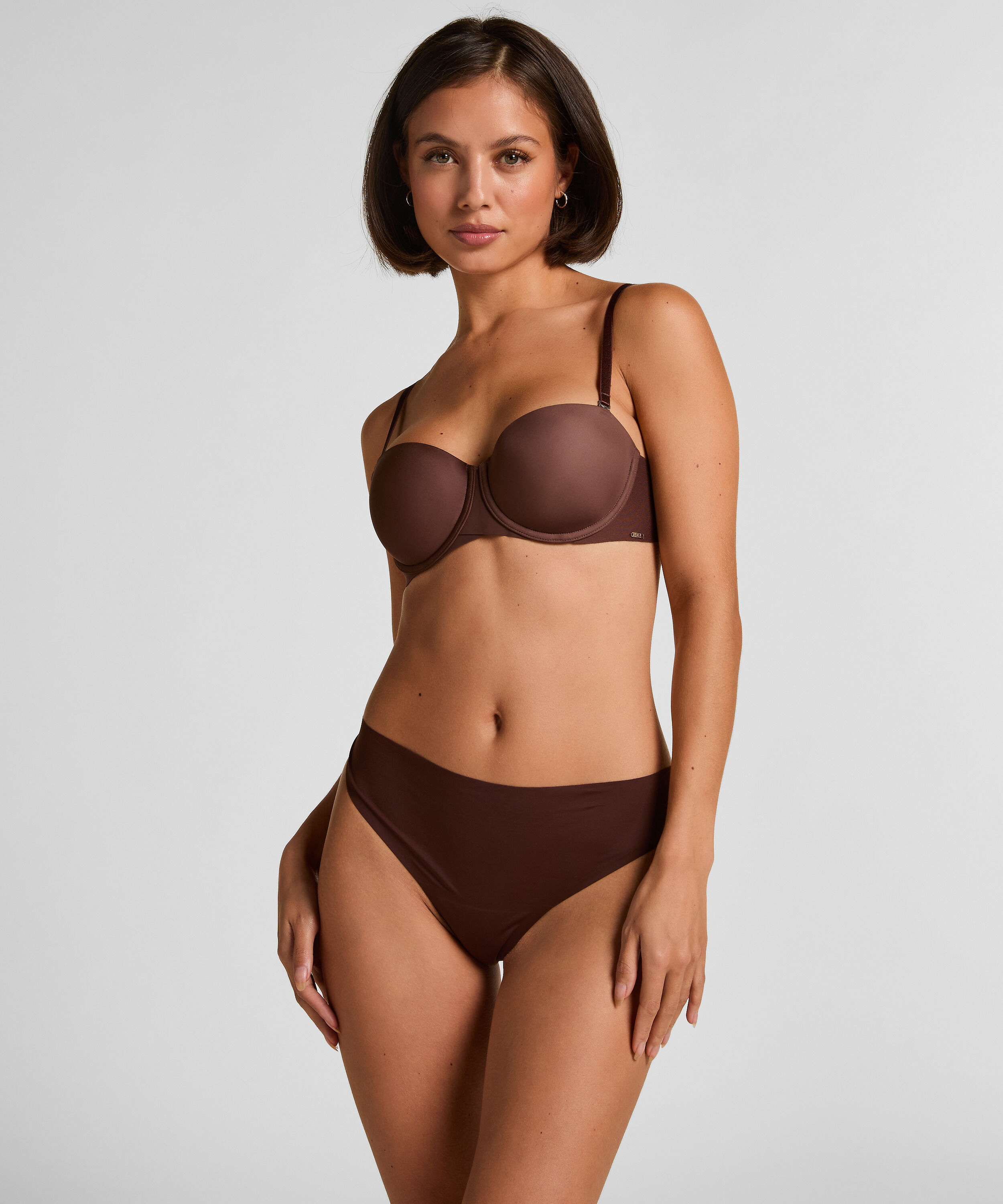 Högt skuren osynlig stringtrosa, Brun