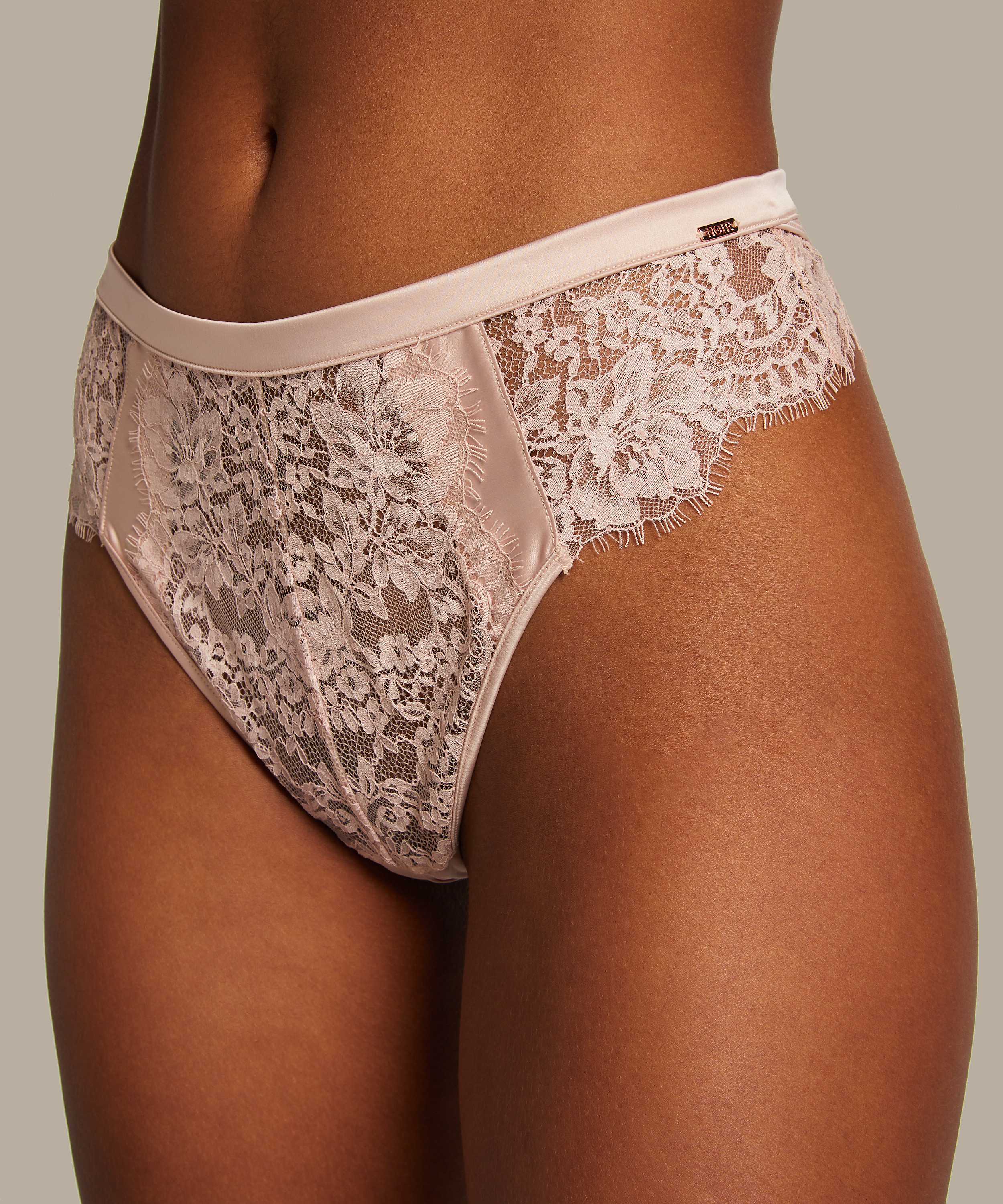 Stringtrosa Chalice, Rosa, main