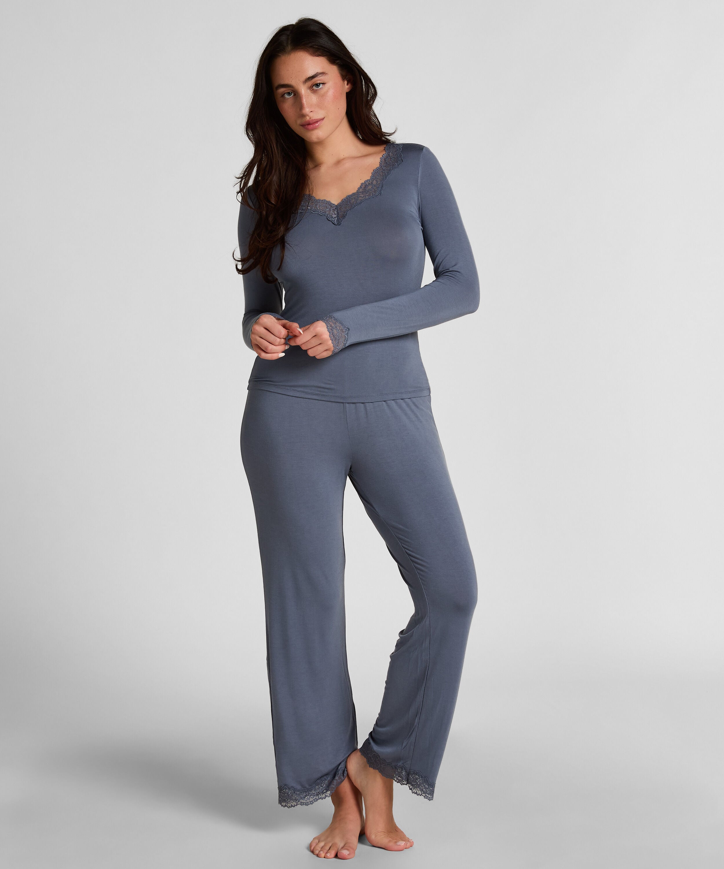 Pyjamasset, Grå
