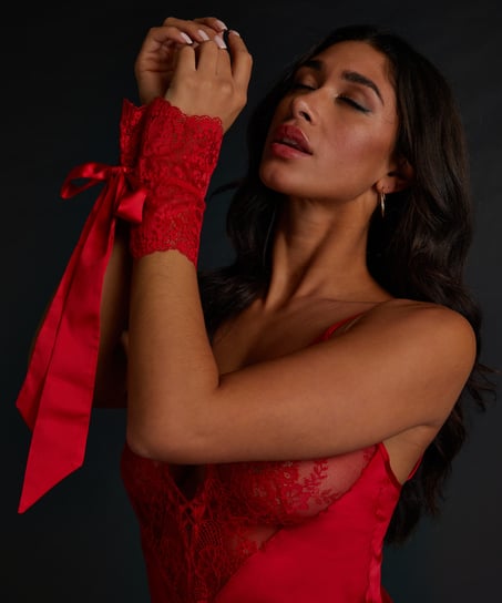 Handklovar av spets, R&ouml;d