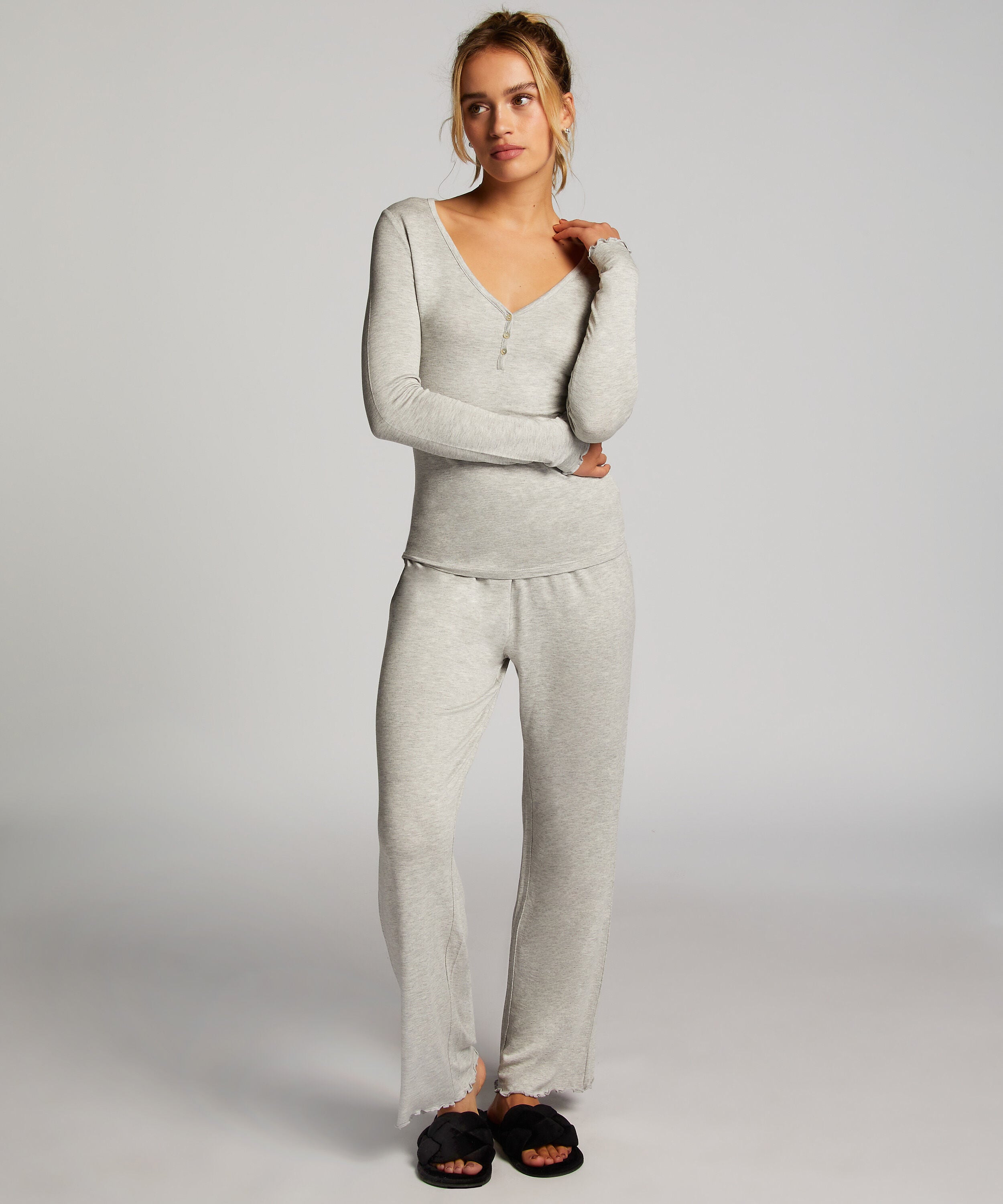 Pyjamasset, Grå