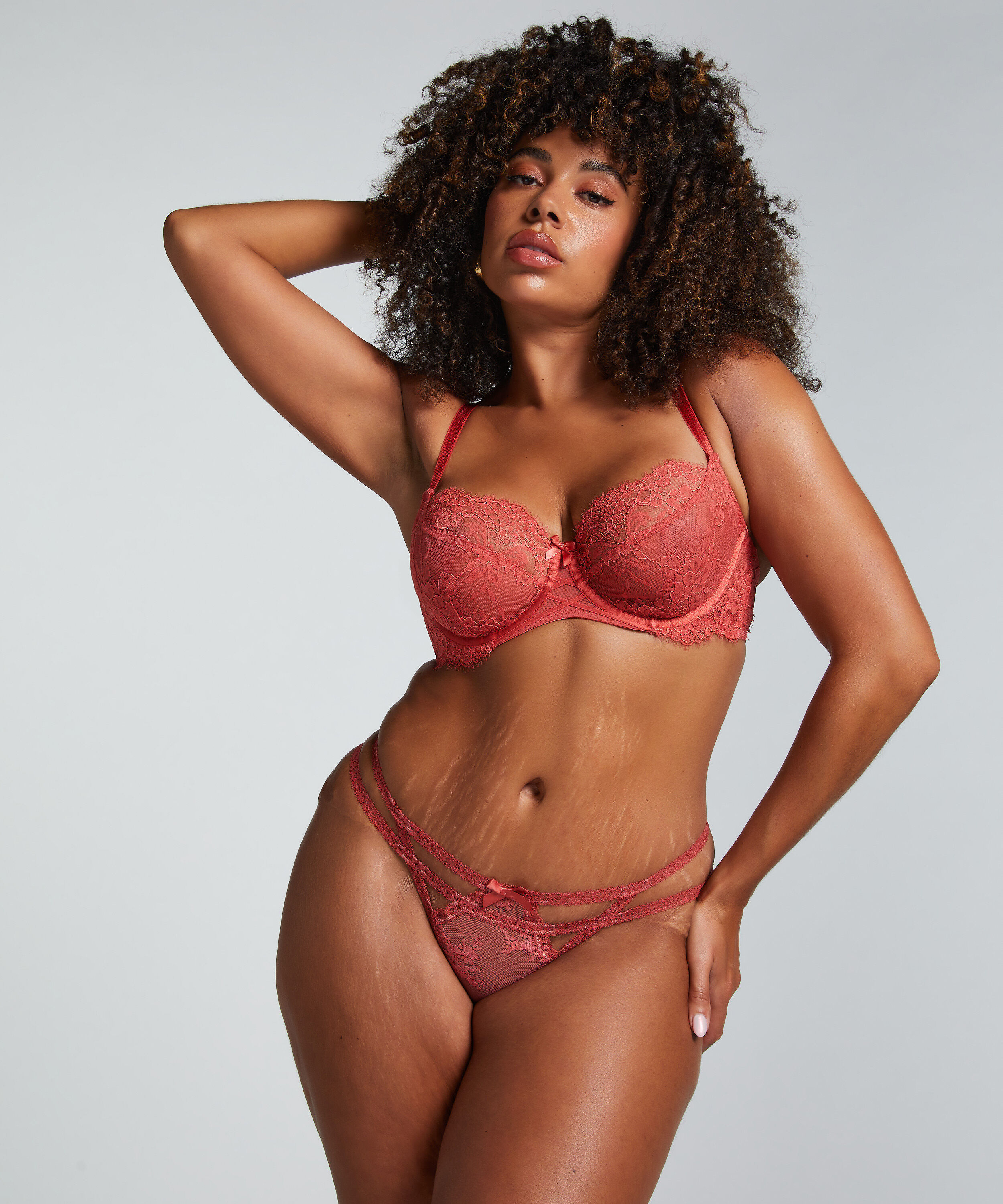 Irina stringtrosa, R&ouml;d