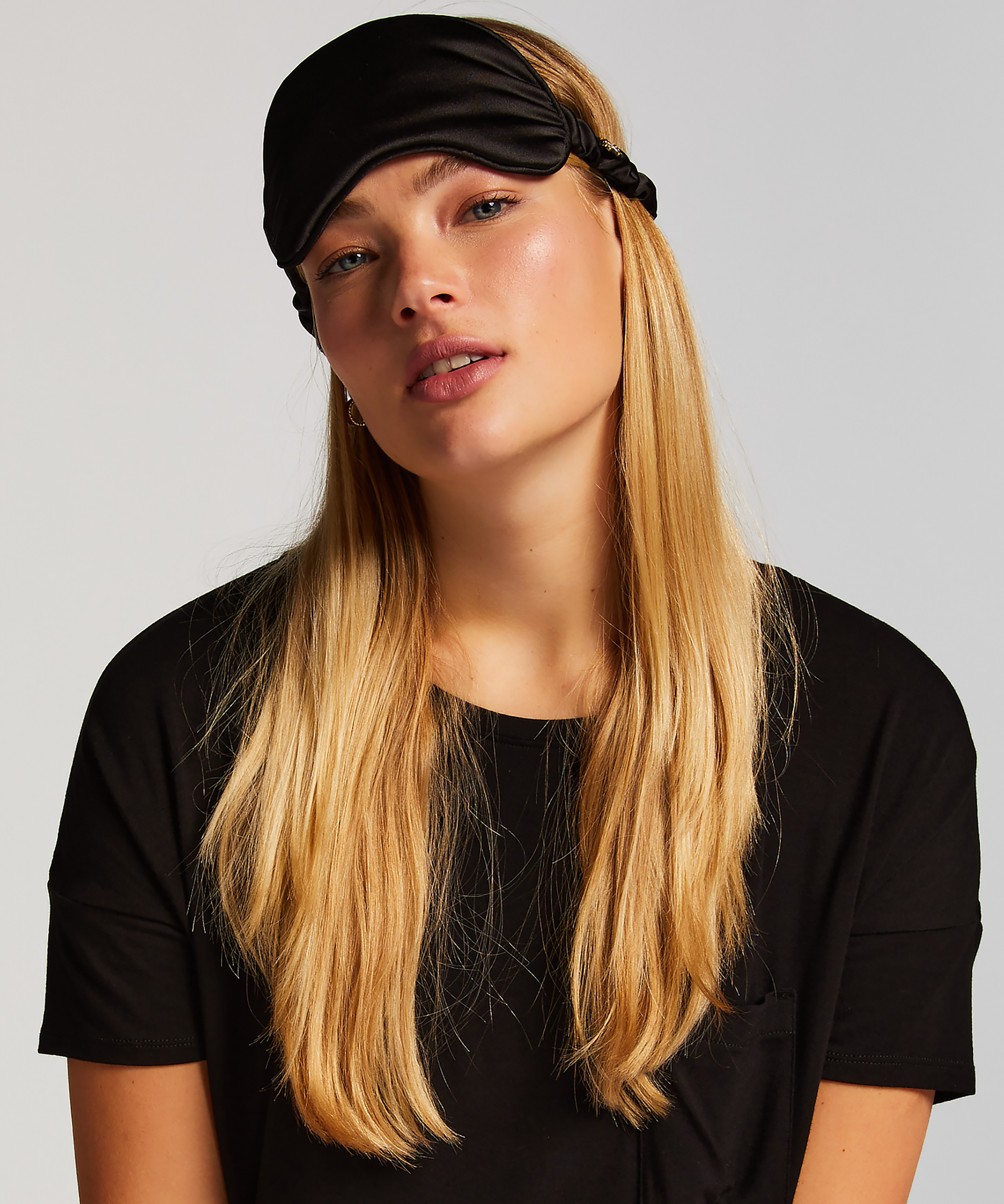 Sovmask, Svart, main