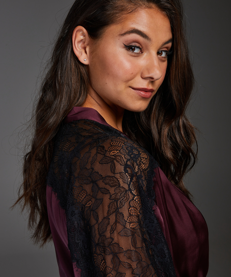 Satinkimono Nadia, R&ouml;d