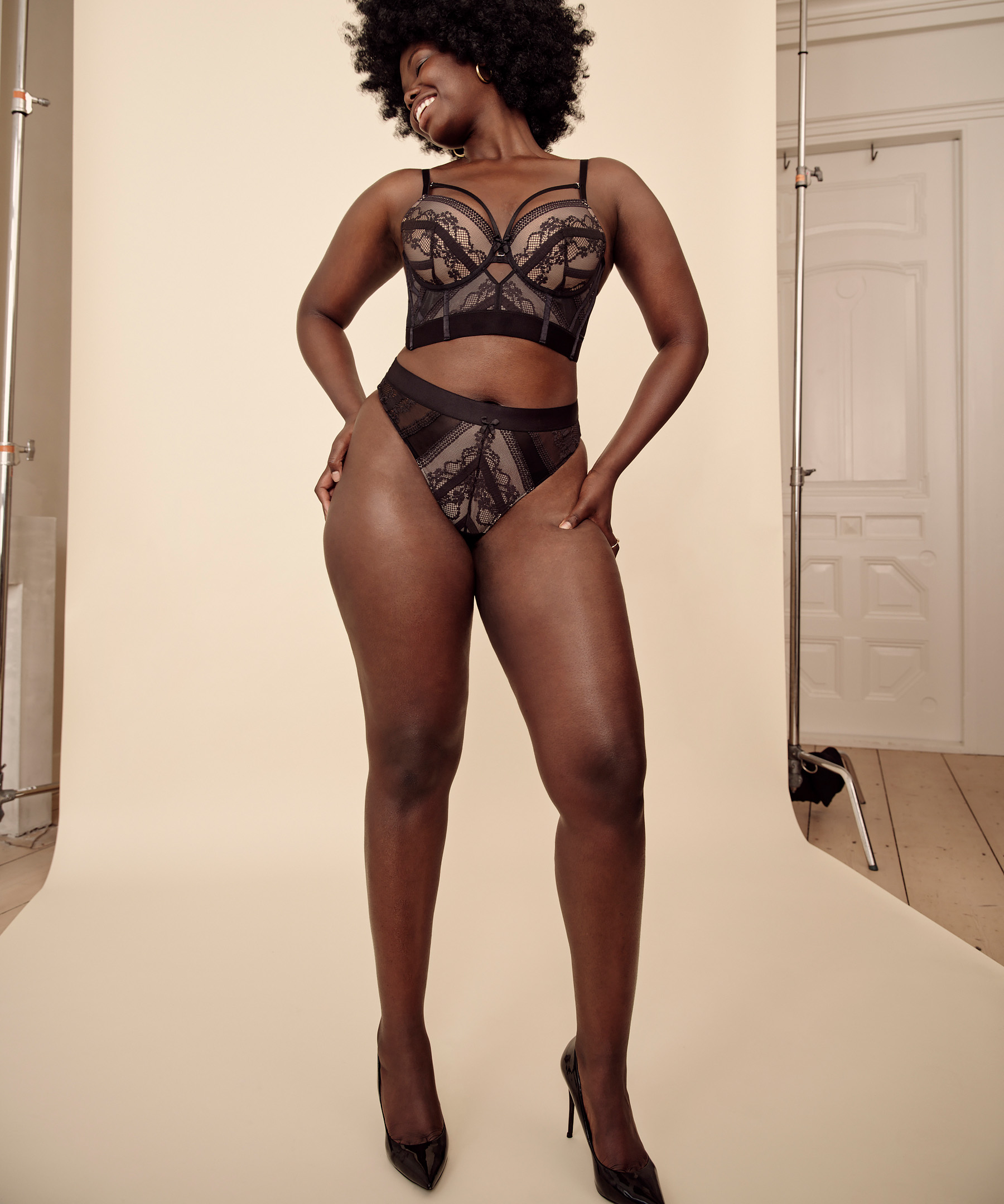 Formpressad longline-bh med bygel Cleo, Svart, main