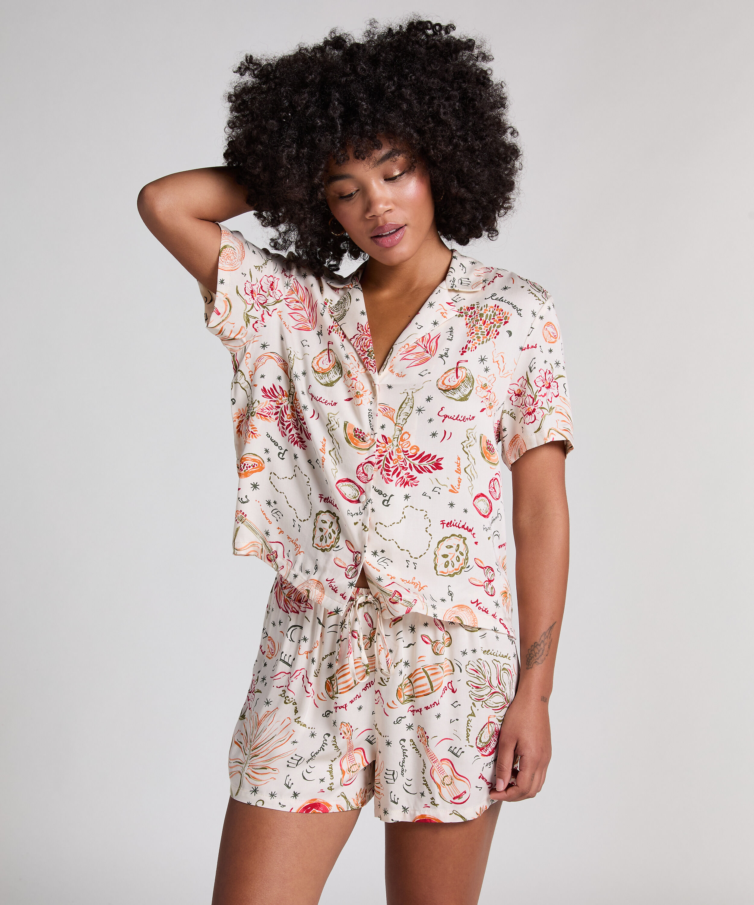 Satin-shorts, Vit