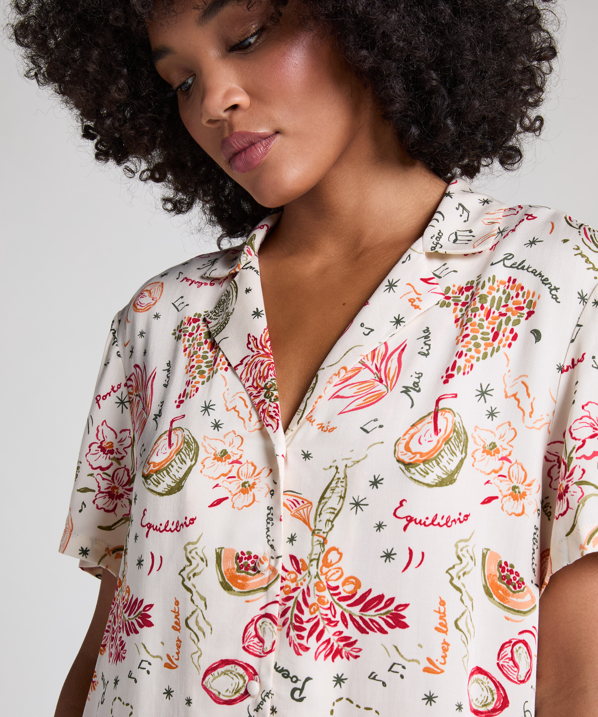 Satinjacka, Vit, main