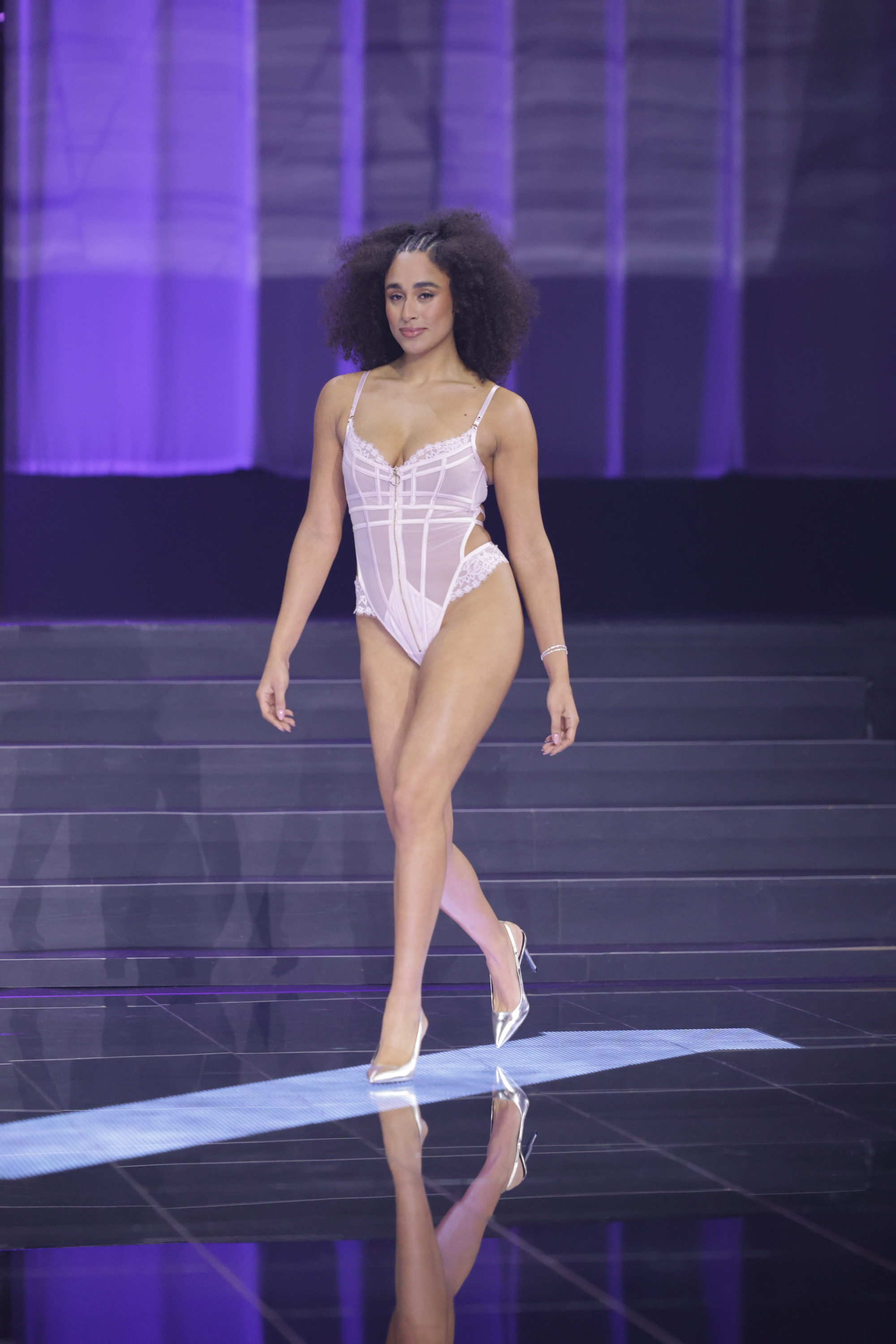 Body Sable, Rosa, main