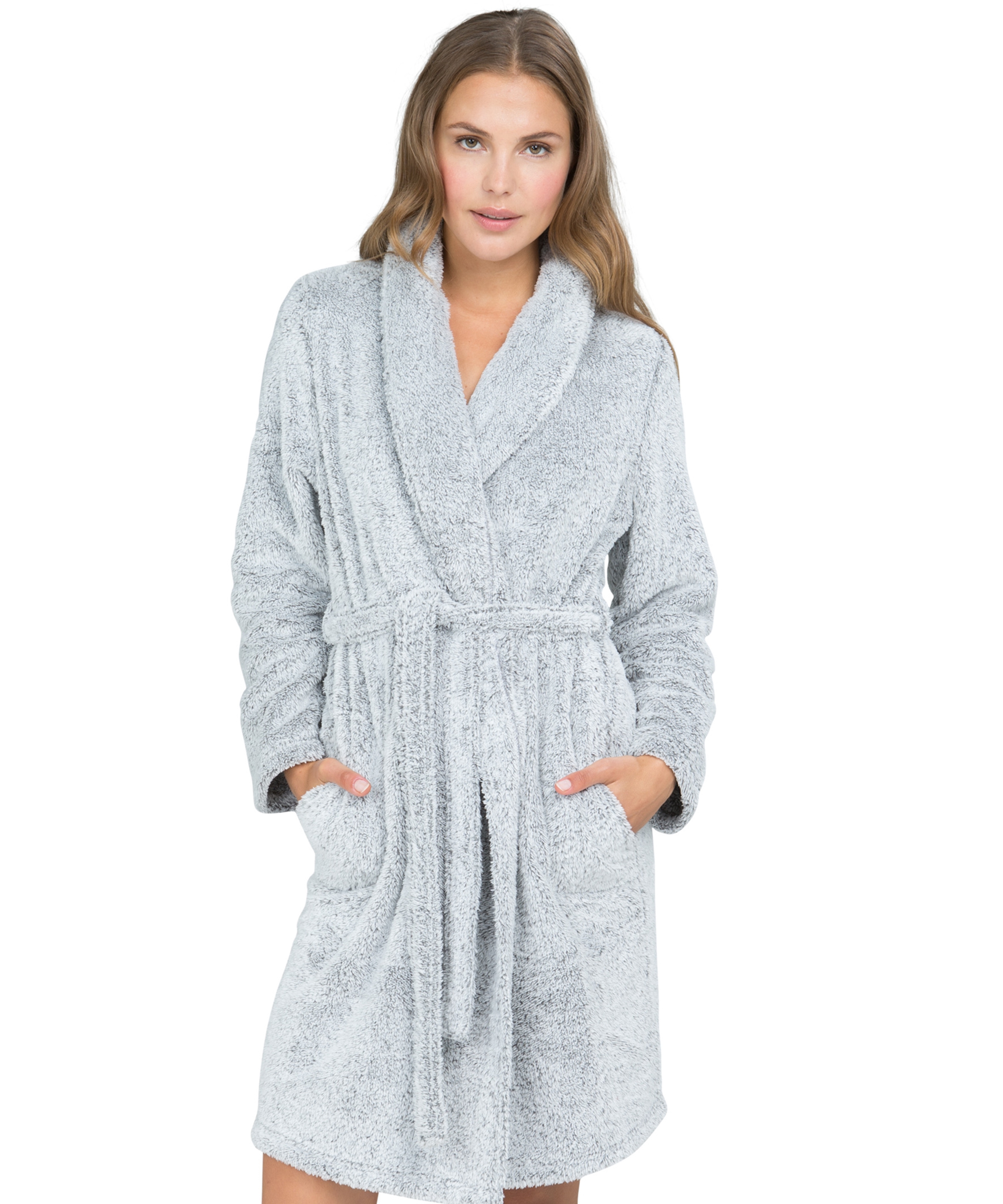 Bathrobe Snuggle, Gr&aring;, main