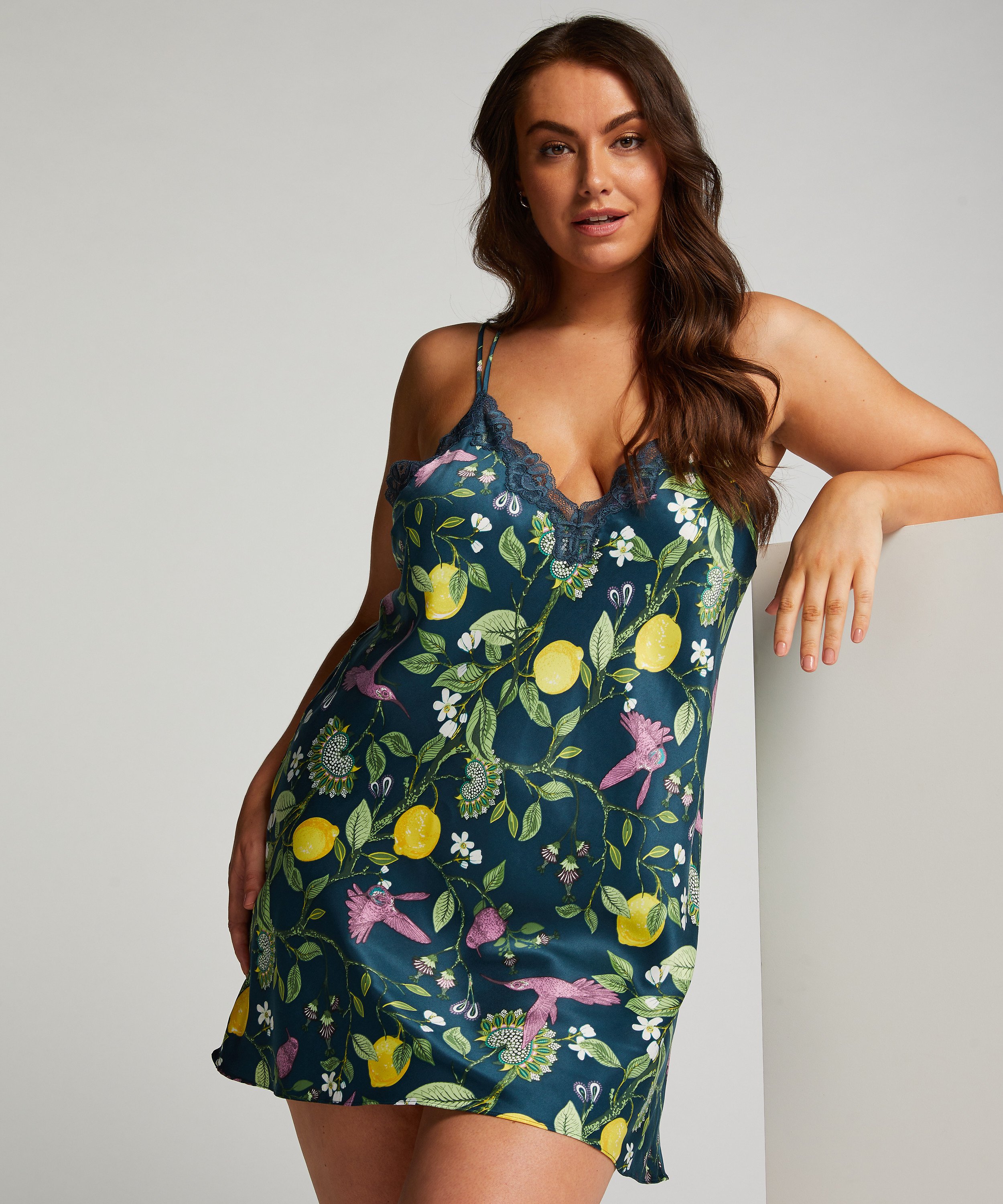 Underkl&auml;nning i satin, Bl&aring;, main