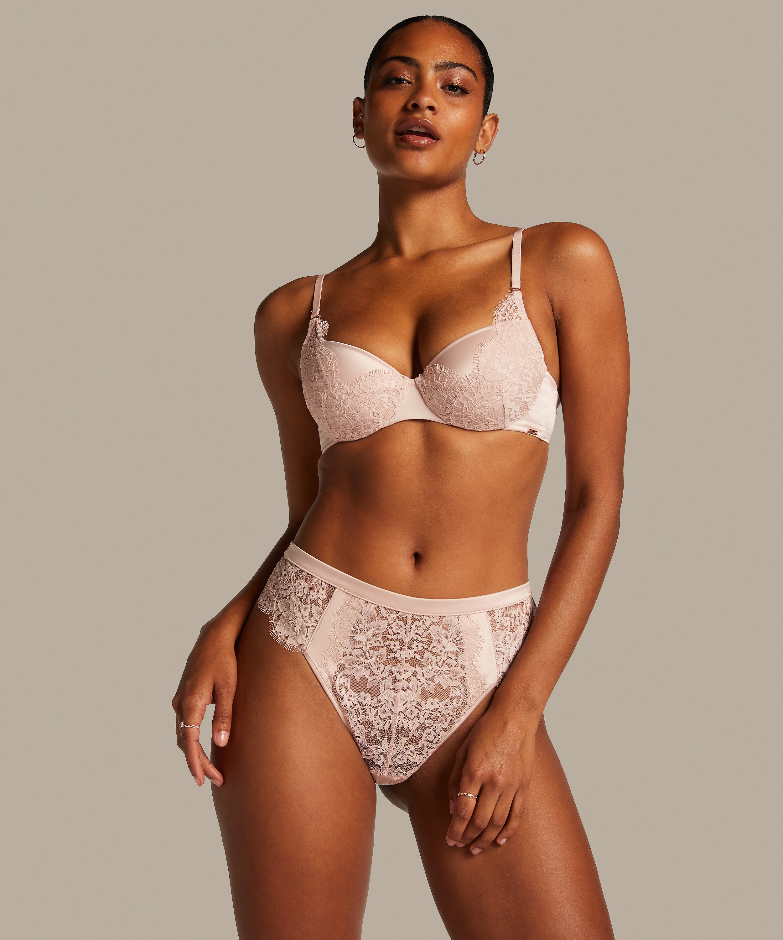 Stringtrosa Chalice, Rosa, main