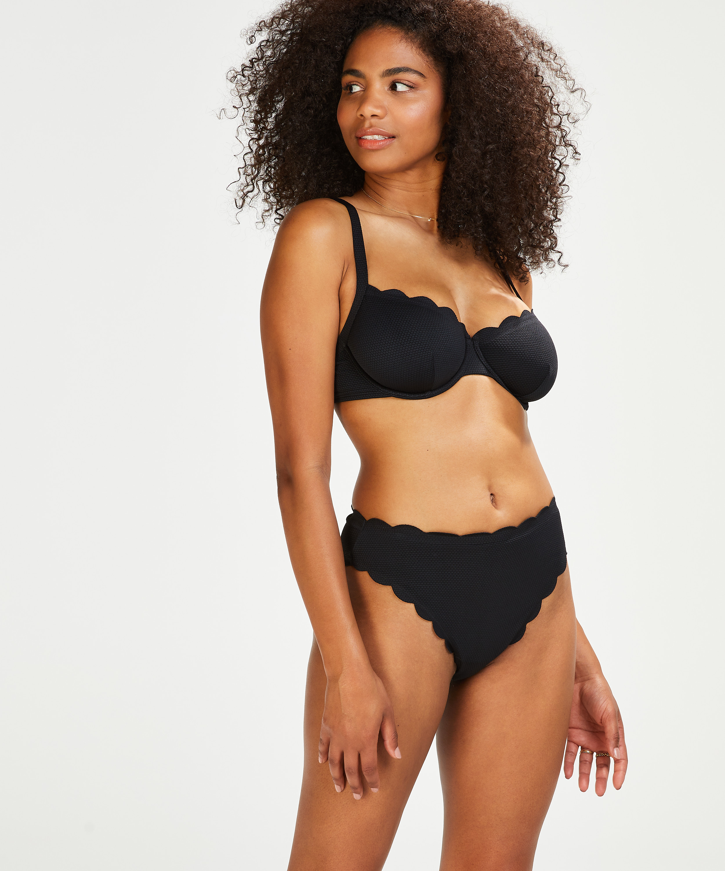 Icke-formpressad bikinitopp Scallop Glam, Svart, main