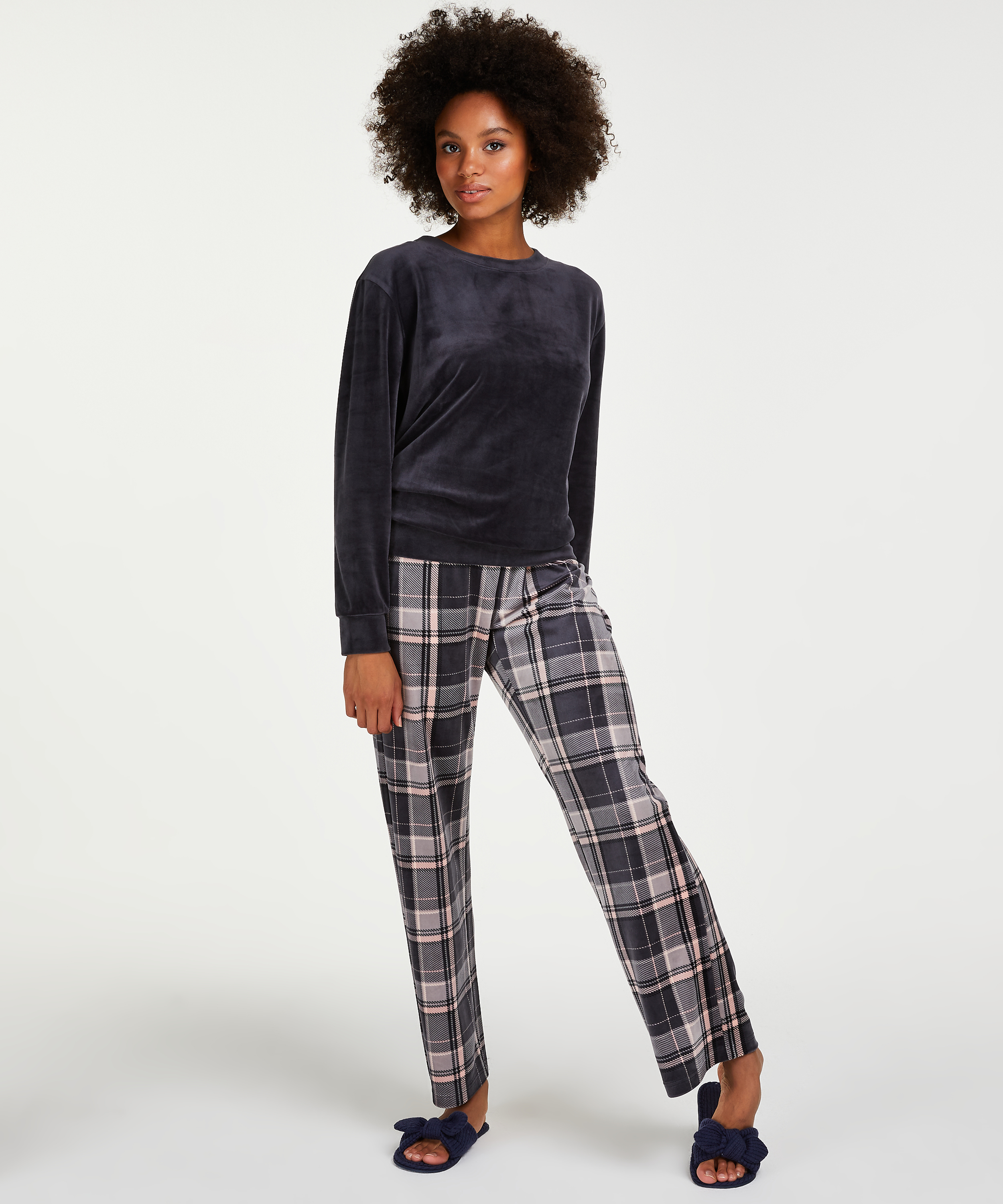 Pyjamasset i sammet, Gr&aring;, main