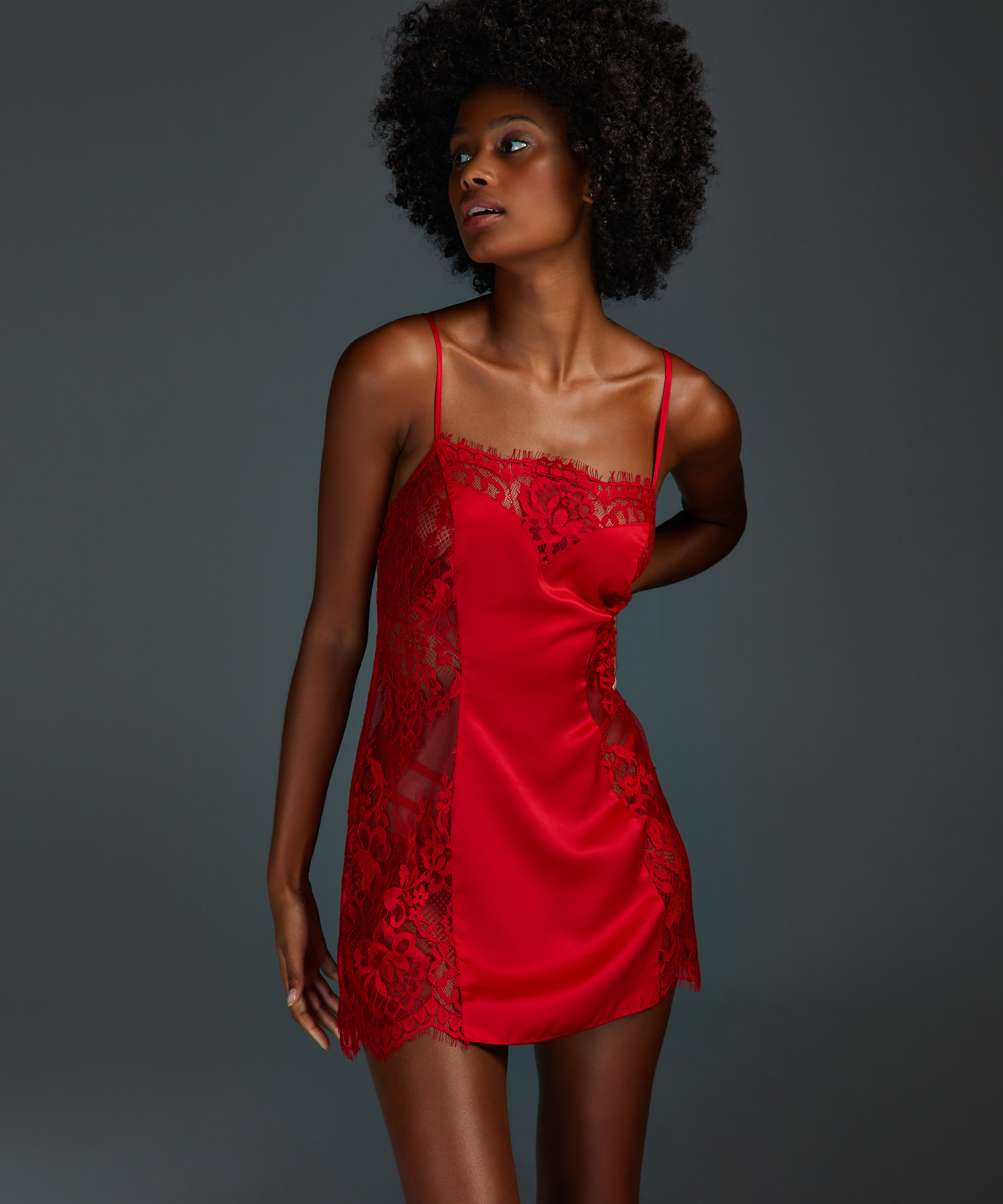 Underkl&auml;nning Jennifer, R&ouml;d, main