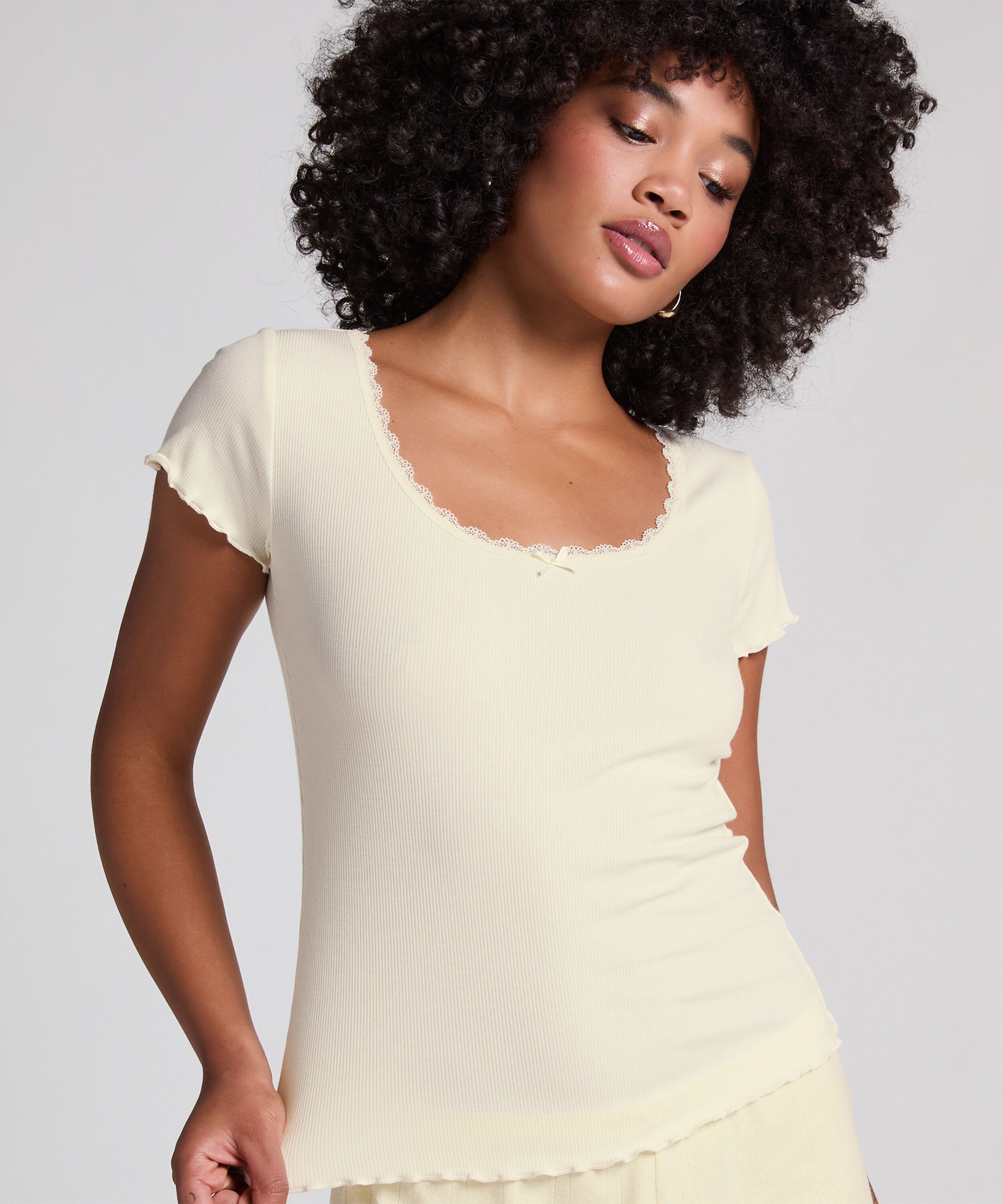 Ribbstickad jerseytopp, Gul