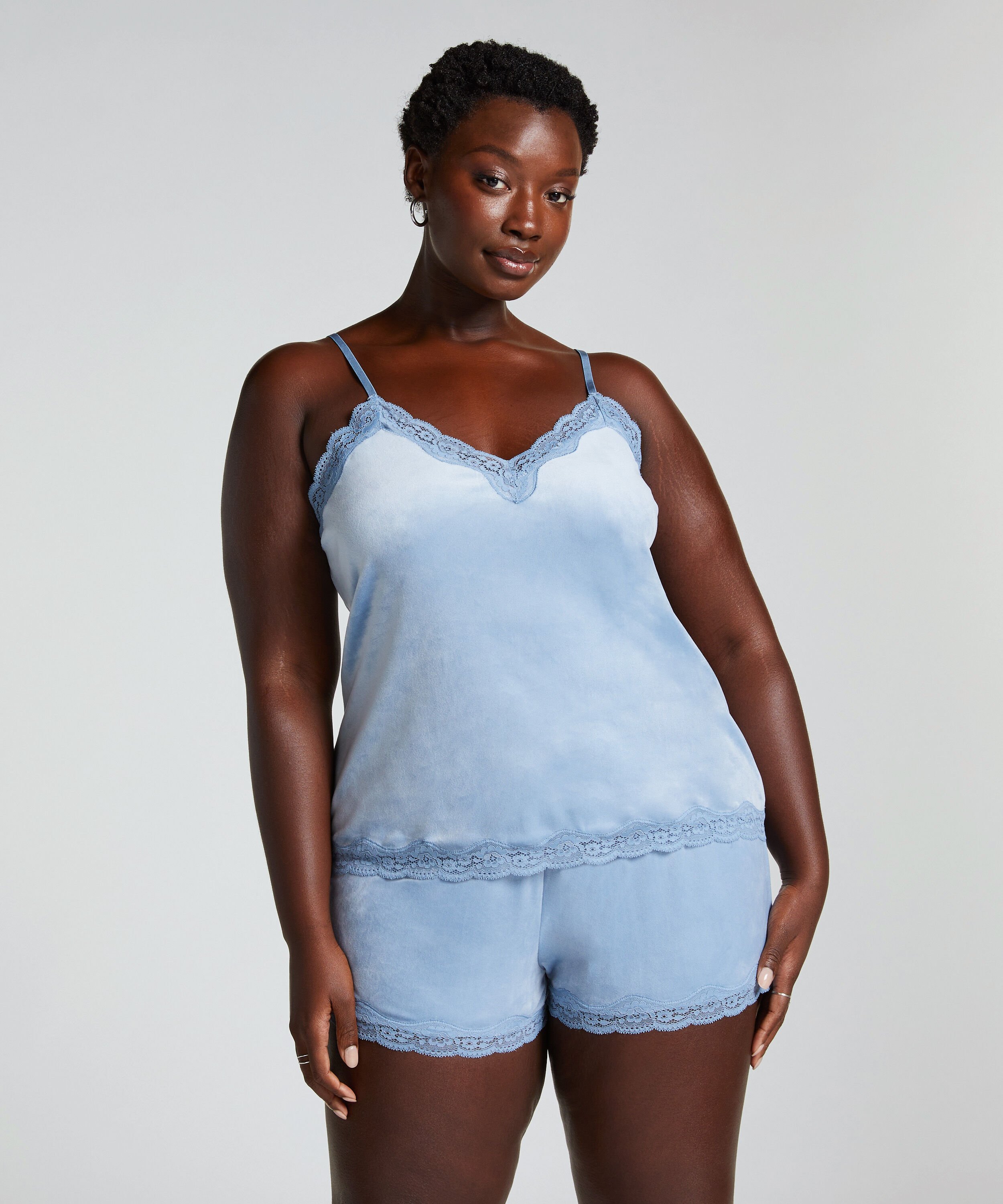 Velour- och spetsshort