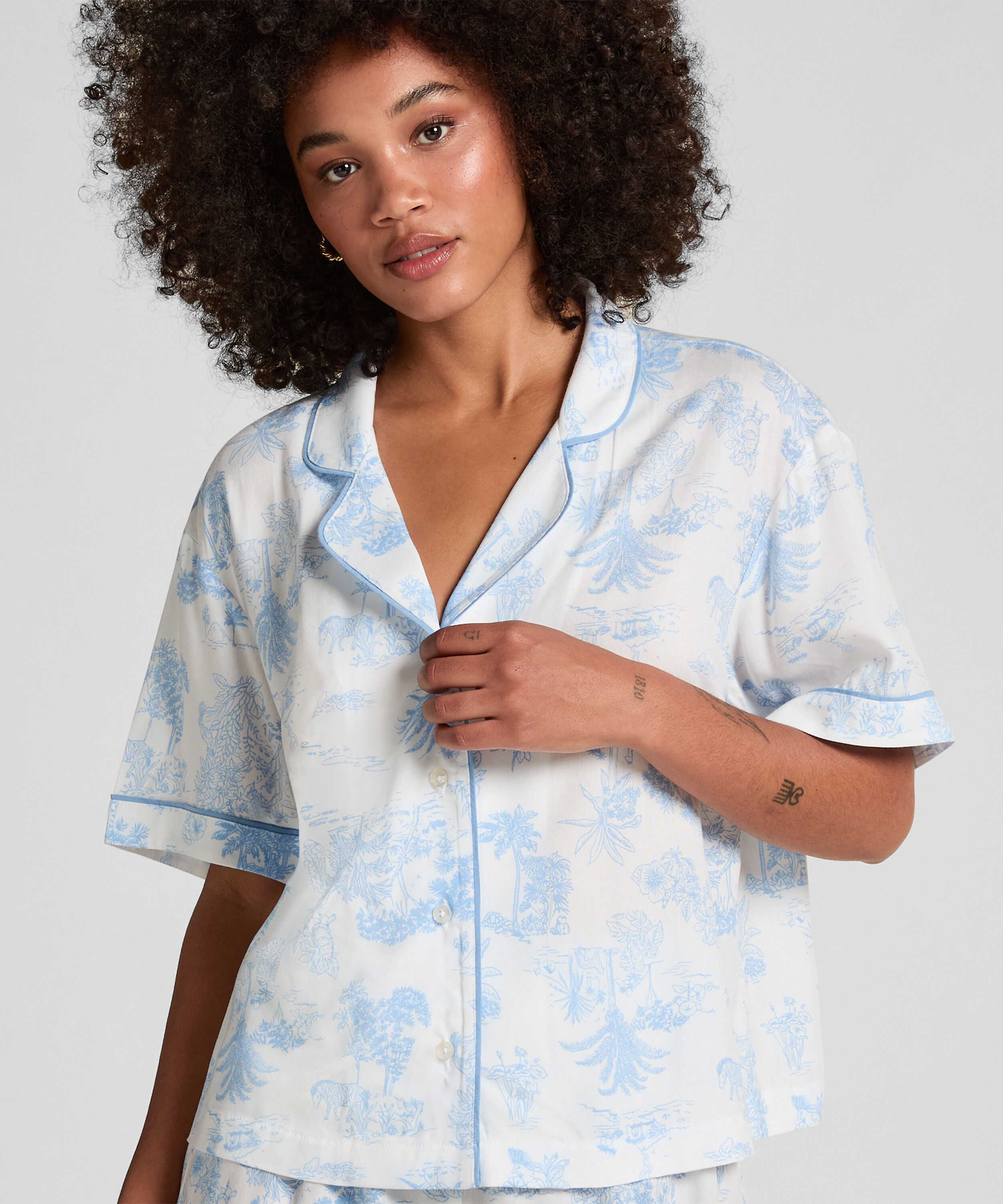 Pyjamasjacka i vävt tyg kortärmad, Blå