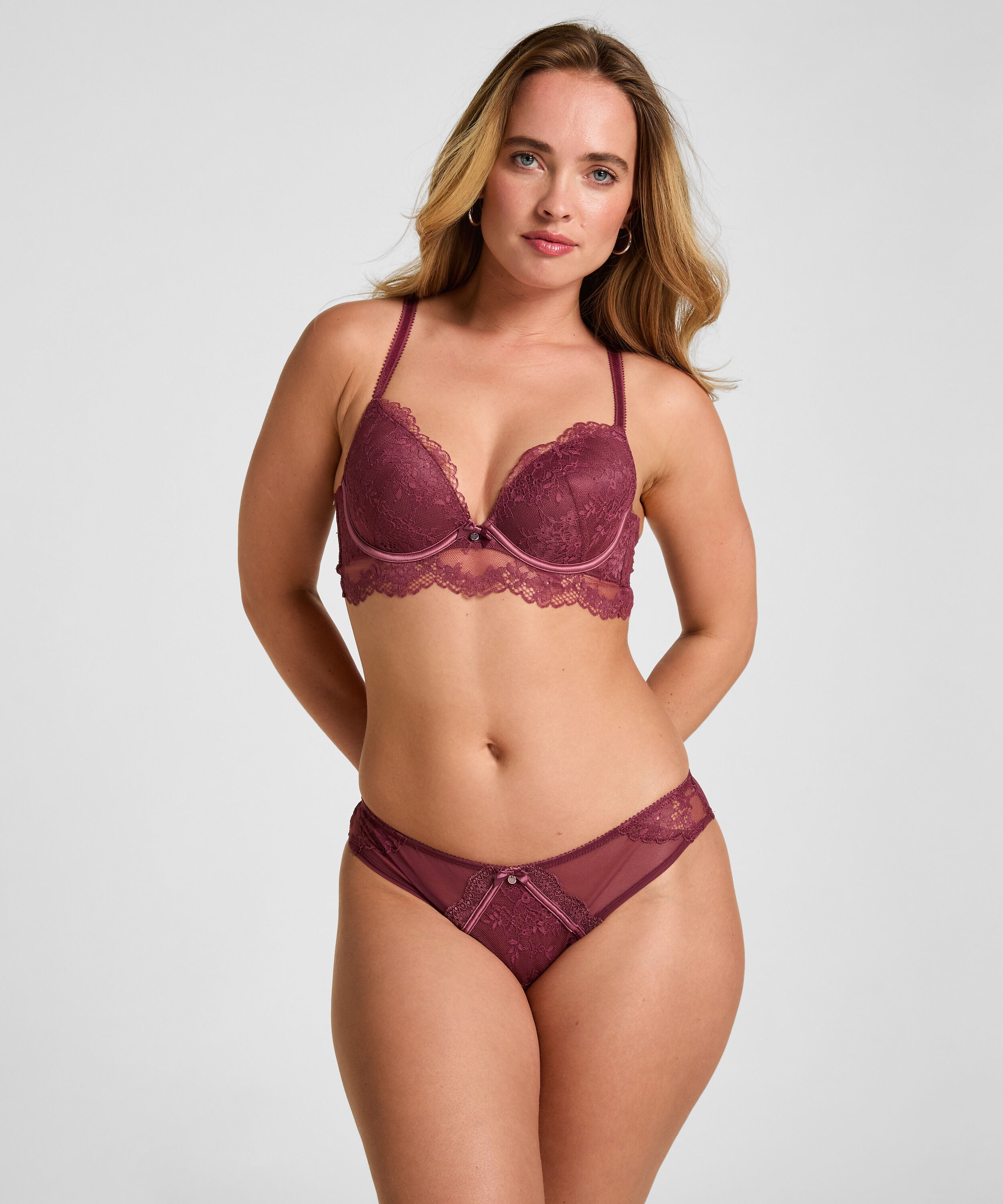 Brazilian Naomi, Lila