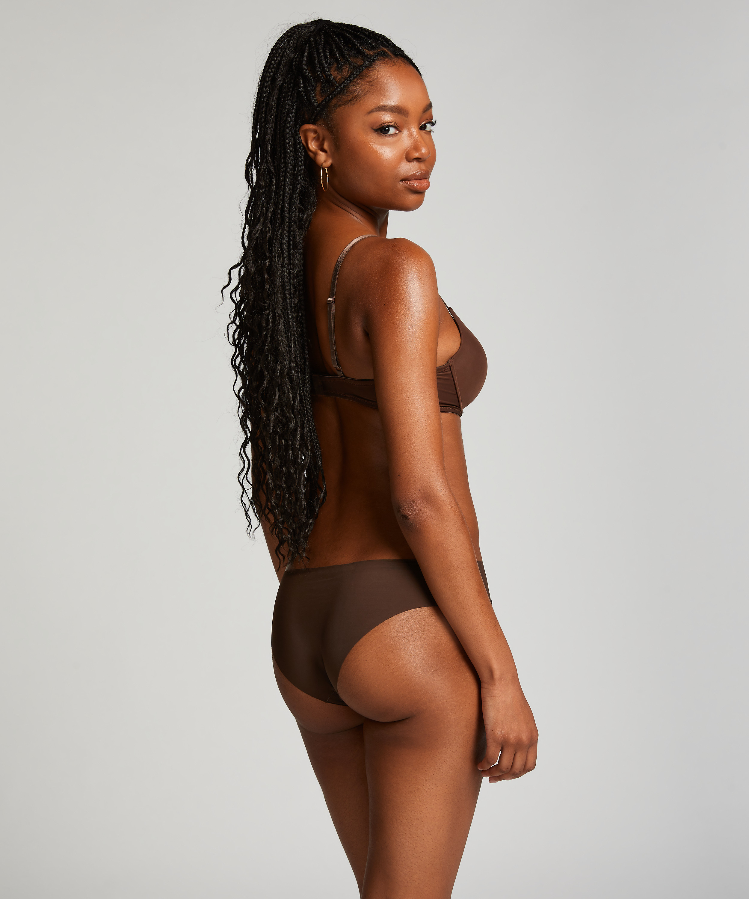 Osynlig brazilian-trosa, Brun, main