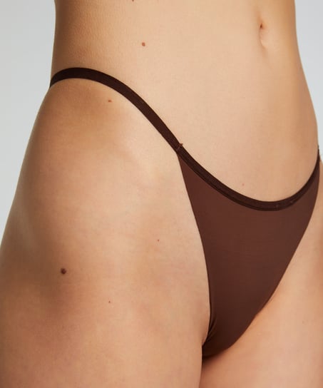 S&ouml;ml&ouml;s stringtrosa, Brun